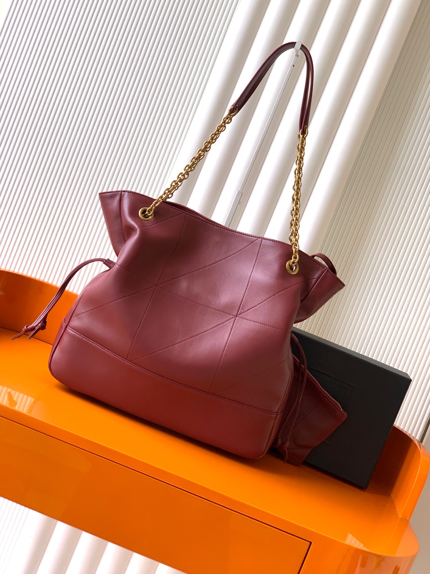 YSL Jamie 4.3 大型ポシュン羊皮腋下包 - 優雅で実用的なトートバッグ