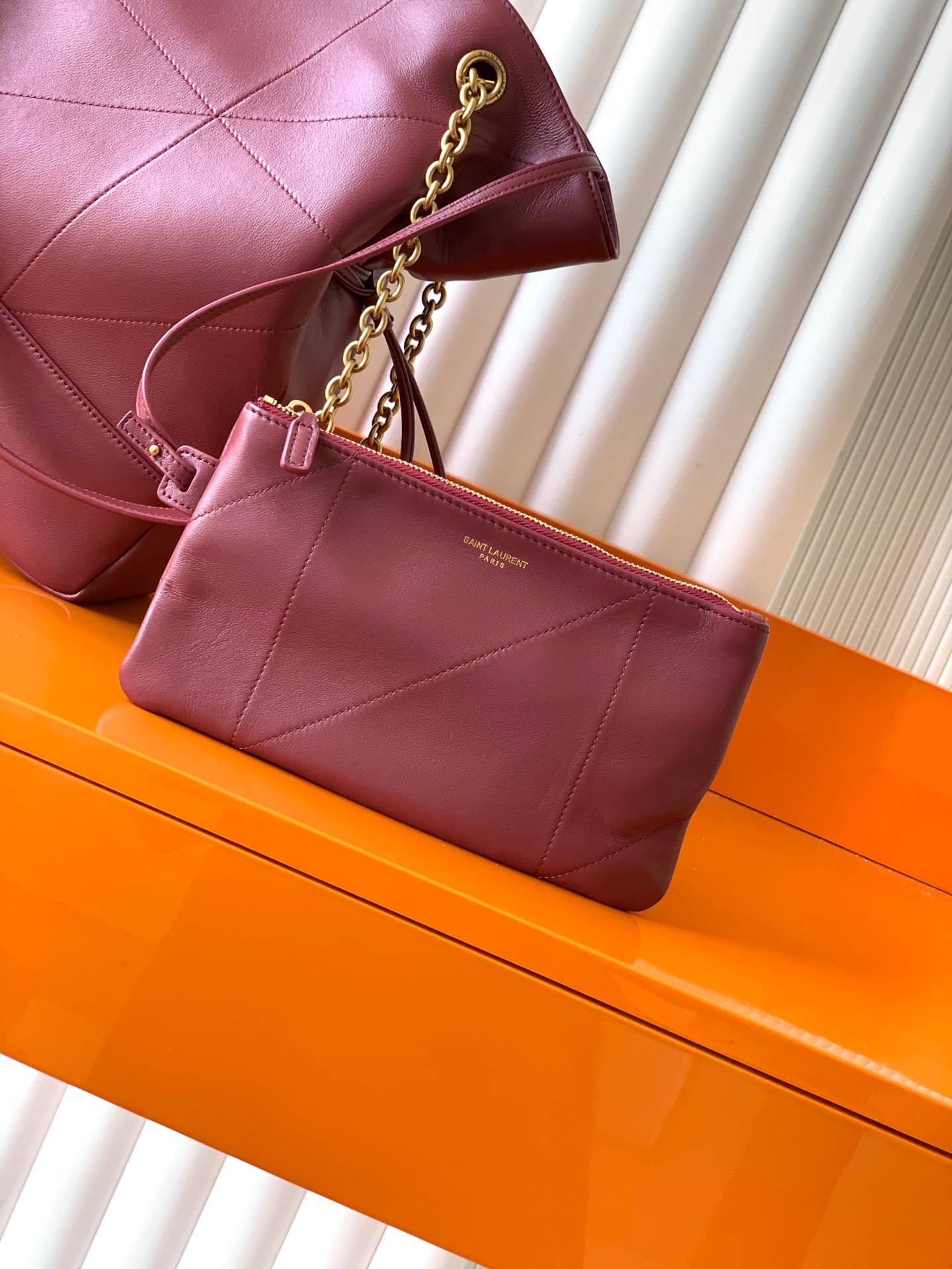 YSL Jamie 4.3 大型ポシュン羊皮腋下包 - 優雅で実用的なトートバッグ