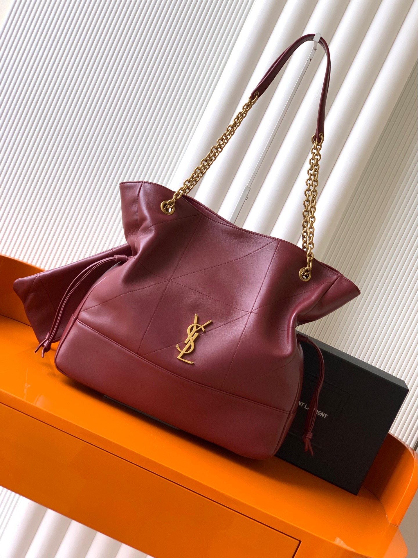 YSL Jamie 4.3 大型ポシュン羊皮腋下包 - 優雅で実用的なトートバッグ