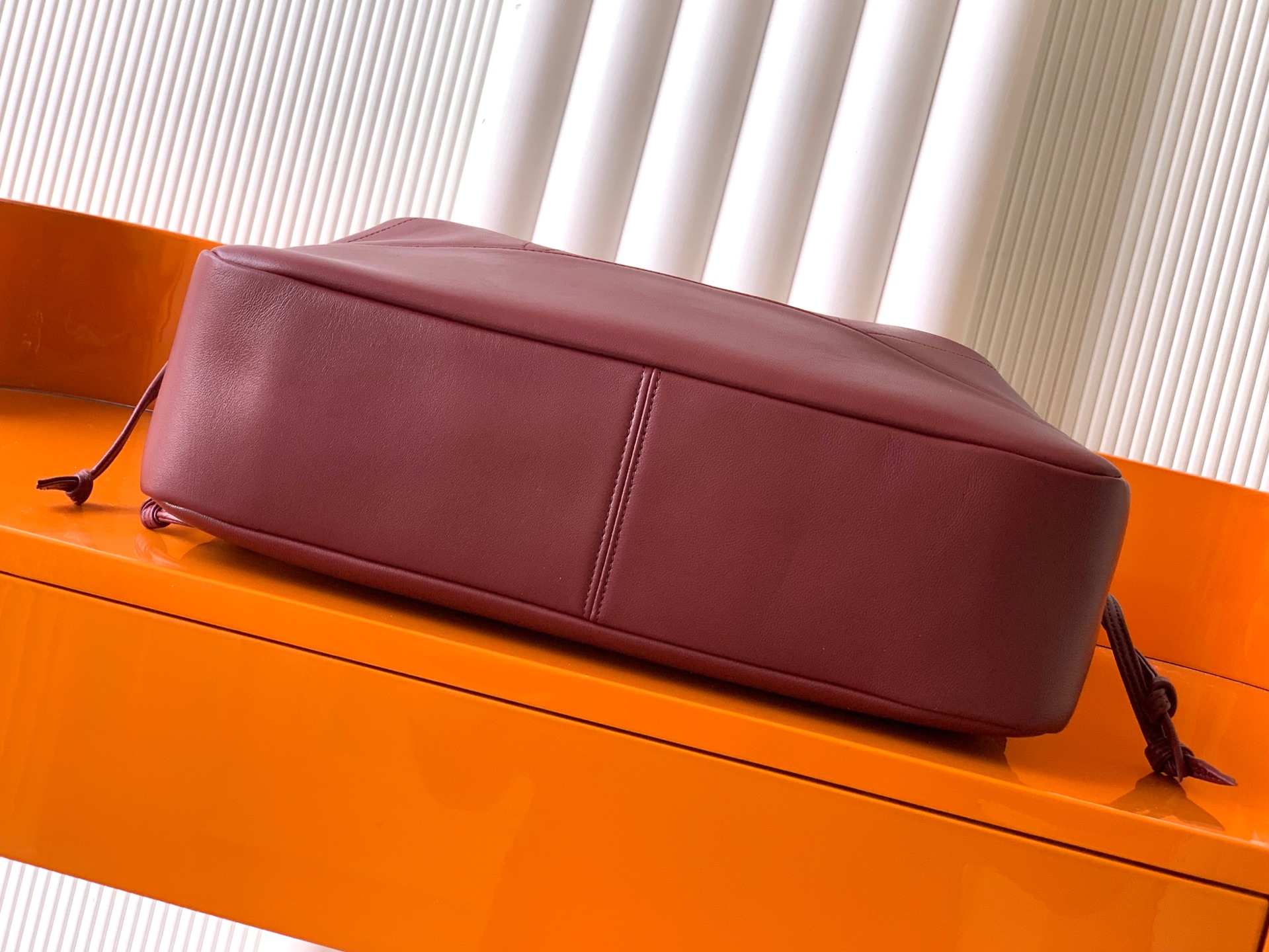 YSL Jamie 4.3 大型ポシュン羊皮腋下包 - 優雅で実用的なトートバッグ