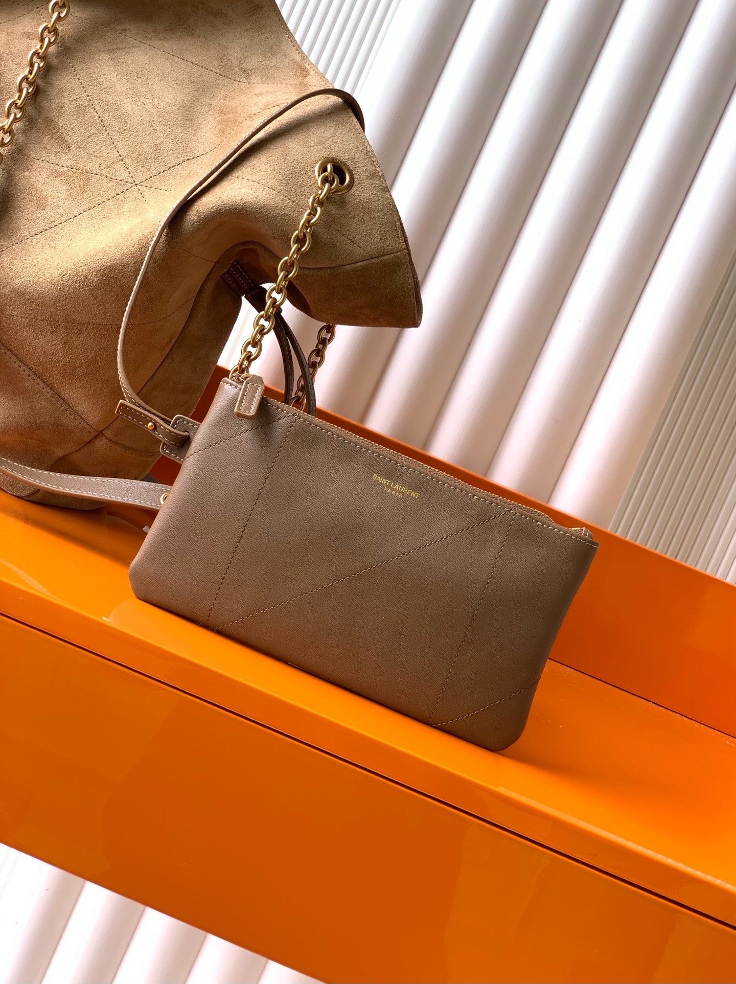 YSL Jamie 大型ポシェット 羊皮製 優雅なデザイン