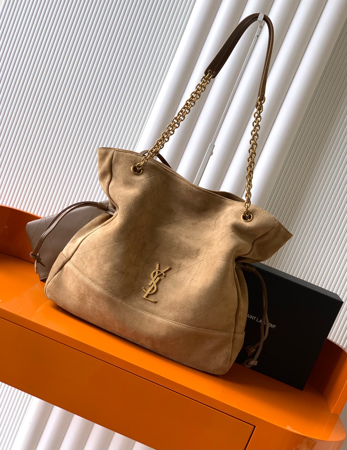 YSL Jamie 大型ポシェット 羊皮製 優雅なデザイン