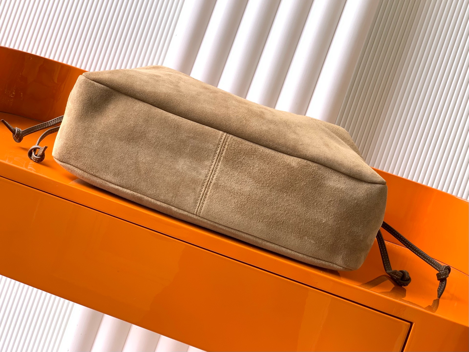 YSL Jamie 大型ポシェット 羊皮製 優雅なデザイン