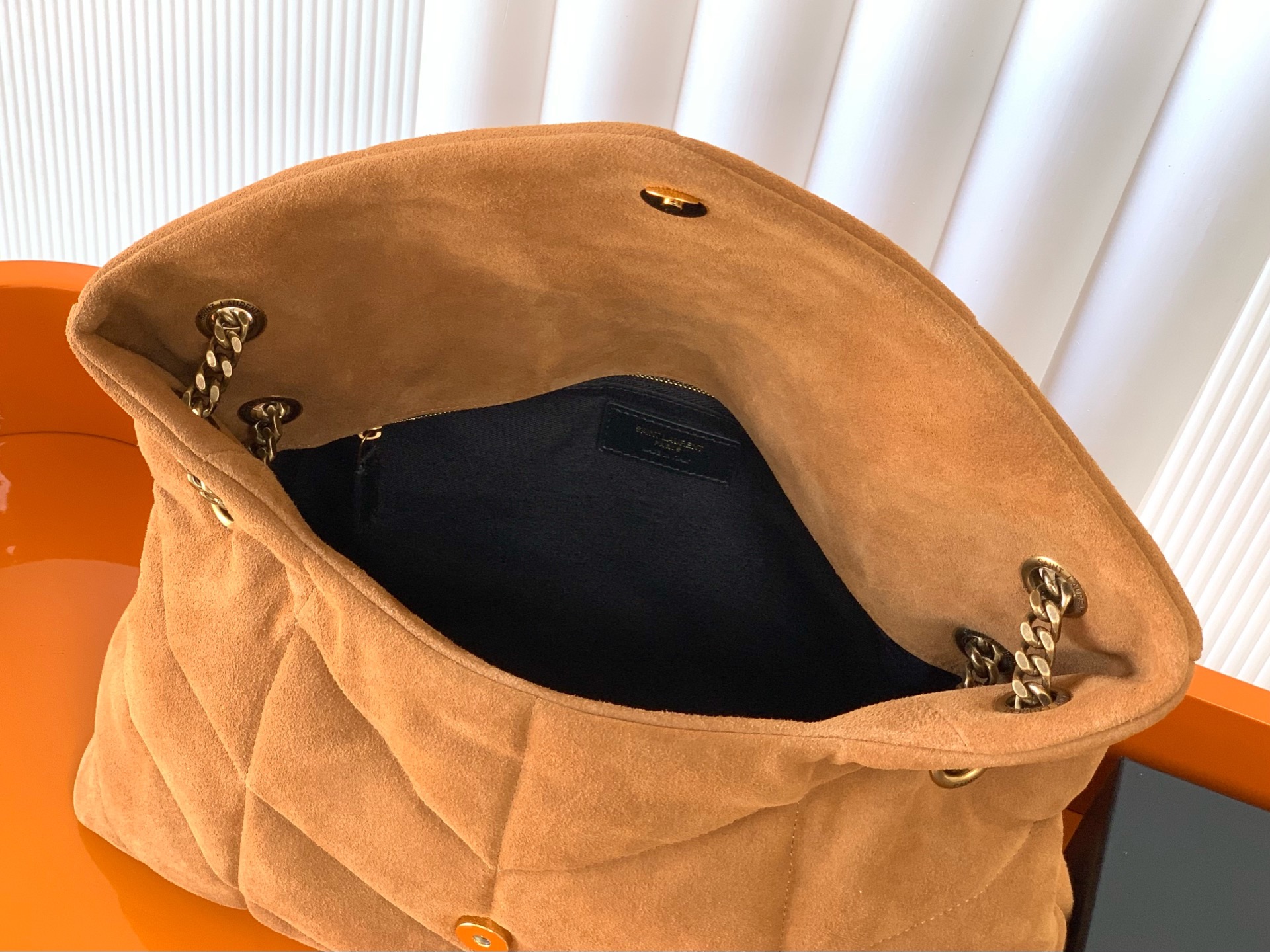 LouLou PUFFER 棕磨砂皮トートバッグ - 軽量で高級感溢れるデザイン