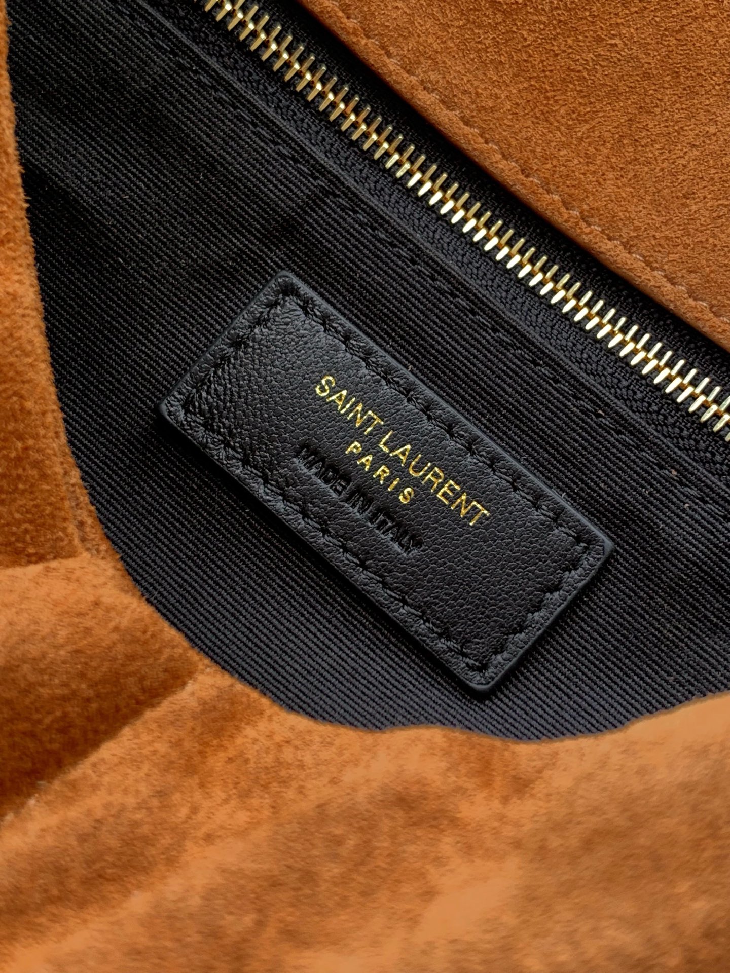 LouLou PUFFER 棕磨砂皮トートバッグ - 軽量で高級感溢れるデザイン