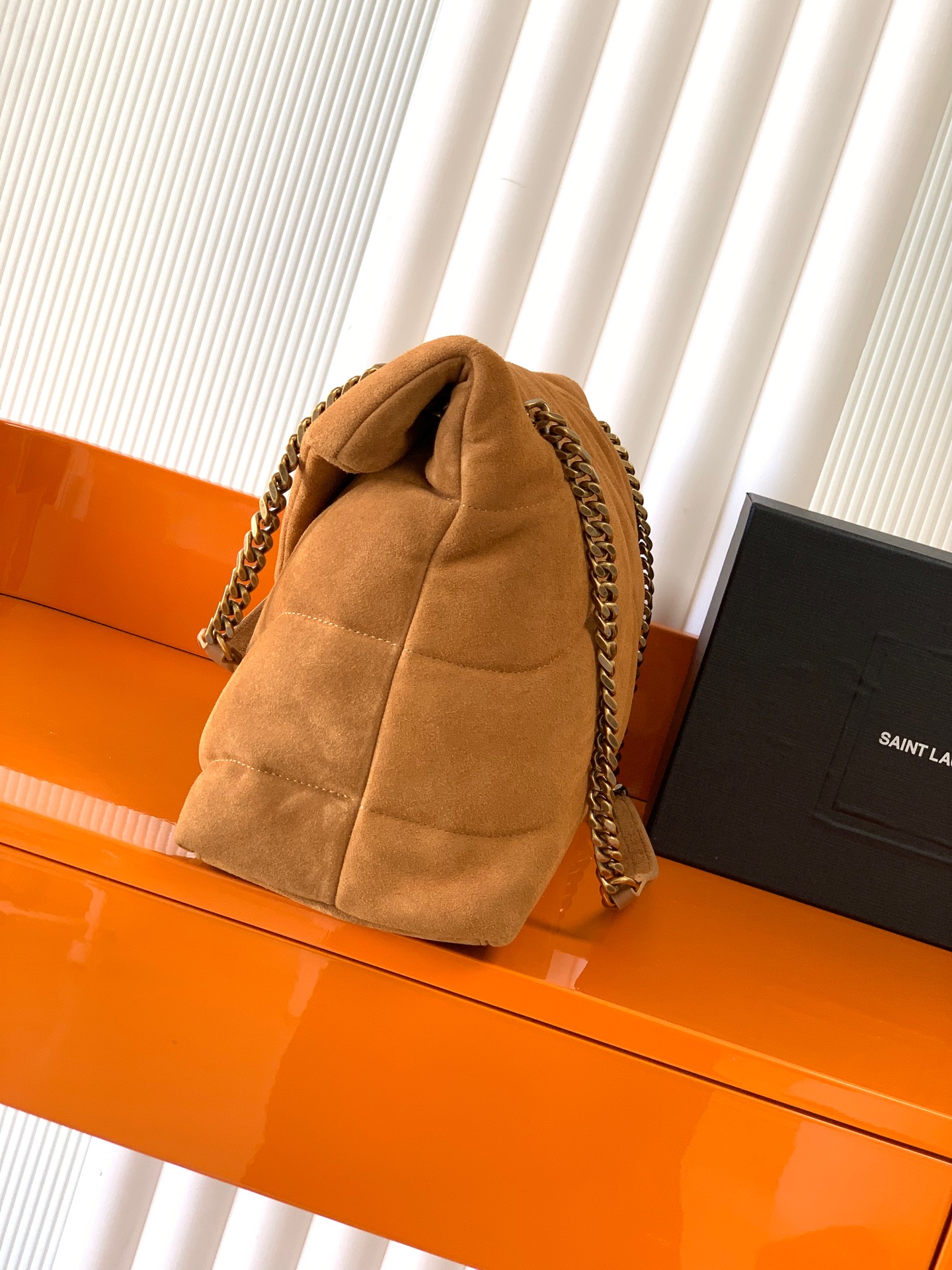 LouLou PUFFER 棕磨砂皮トートバッグ - 軽量で高級感溢れるデザイン