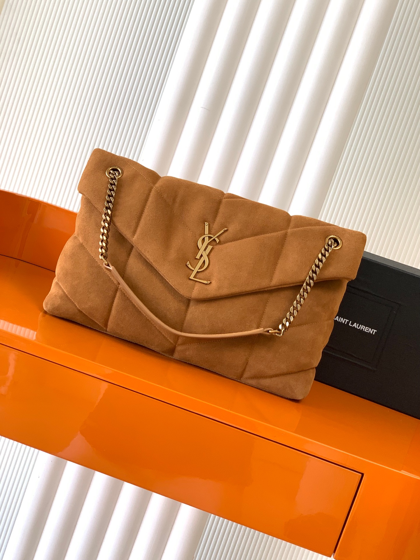 LouLou PUFFER 棕磨砂皮トートバッグ - 軽量で高級感溢れるデザイン