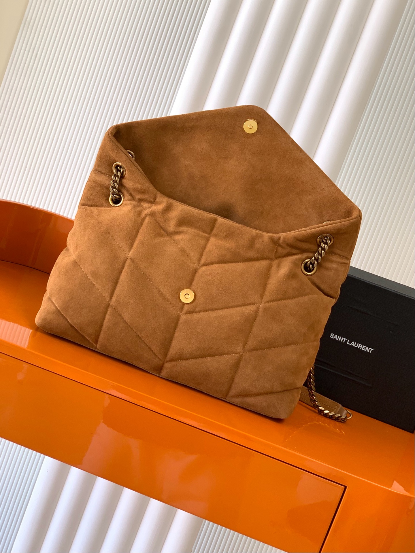 LouLou PUFFER 棕磨砂皮トートバッグ - 軽量で高級感溢れるデザイン