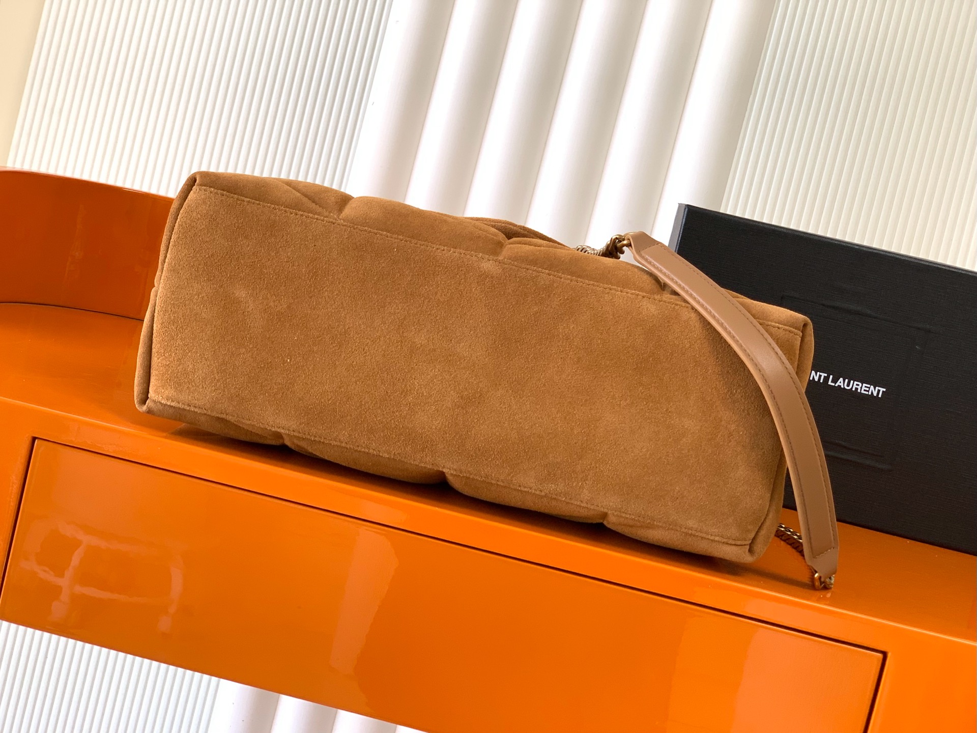 LouLou PUFFER 棕磨砂皮トートバッグ - 軽量で高級感溢れるデザイン