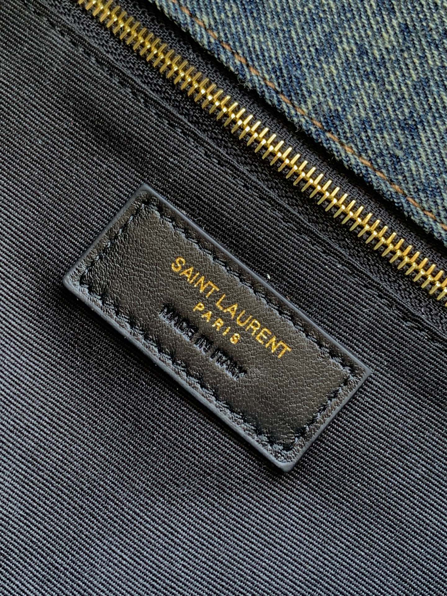 LOULOU PUFFER 中号小羊皮バッグ - 柔らかさと高級感の融合