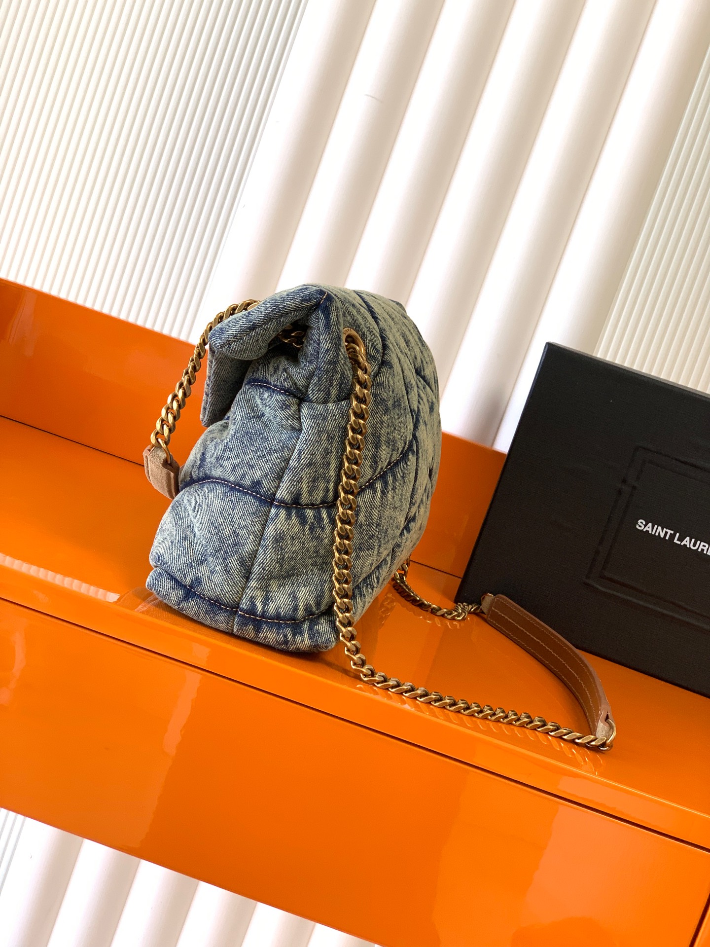 LOULOU PUFFER 中号小羊皮バッグ - 柔らかさと高級感の融合