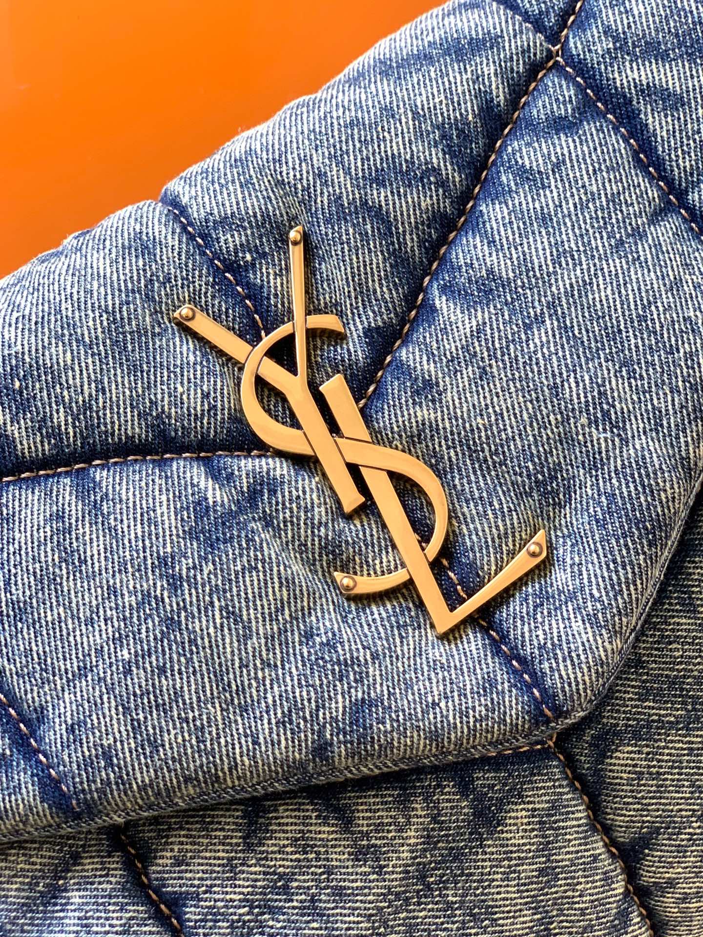 LOULOU PUFFER 中号小羊皮バッグ - 柔らかさと高級感の融合