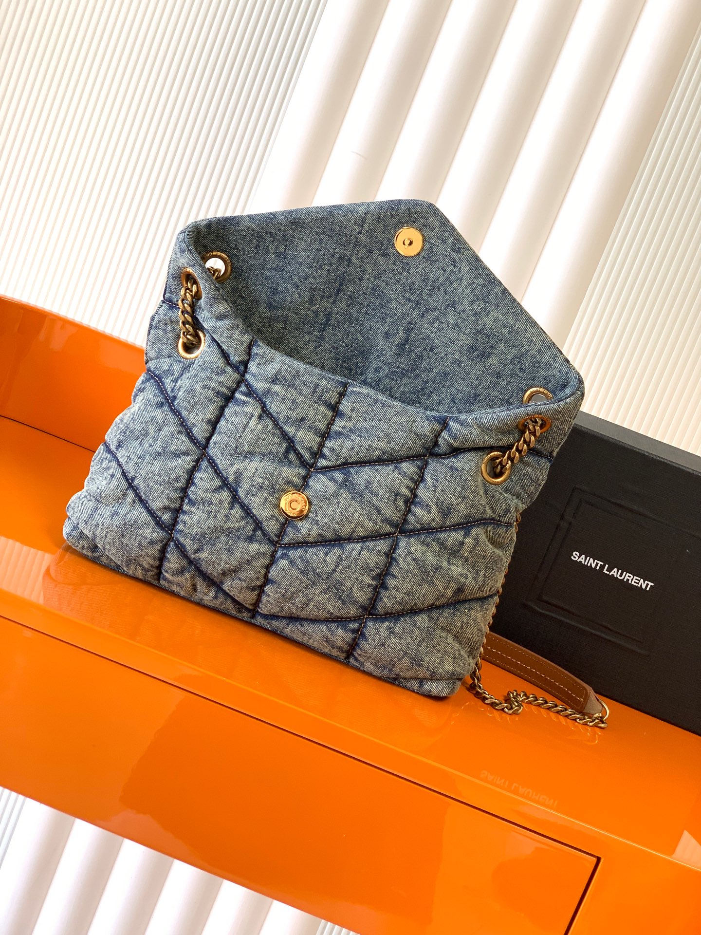 LOULOU PUFFER 中号小羊皮バッグ - 柔らかさと高級感の融合