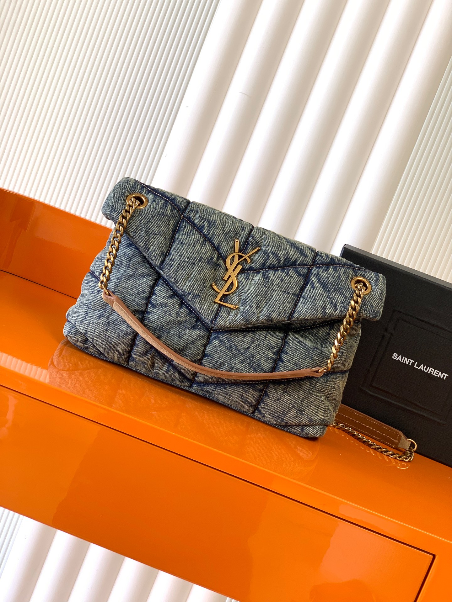 LOULOU PUFFER 中号小羊皮バッグ - 柔らかさと高級感の融合