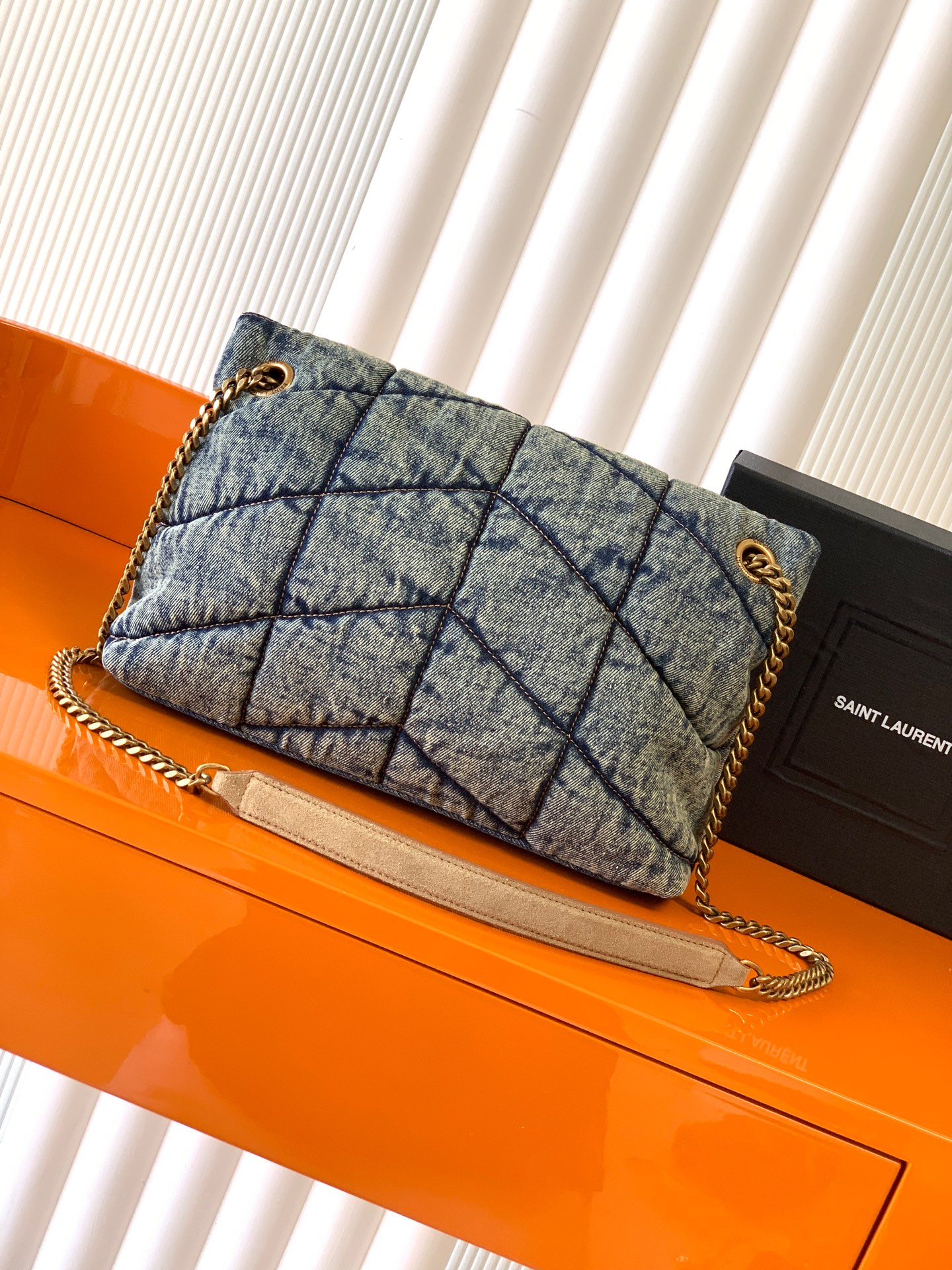 LOULOU PUFFER 中号小羊皮バッグ - 柔らかさと高級感の融合