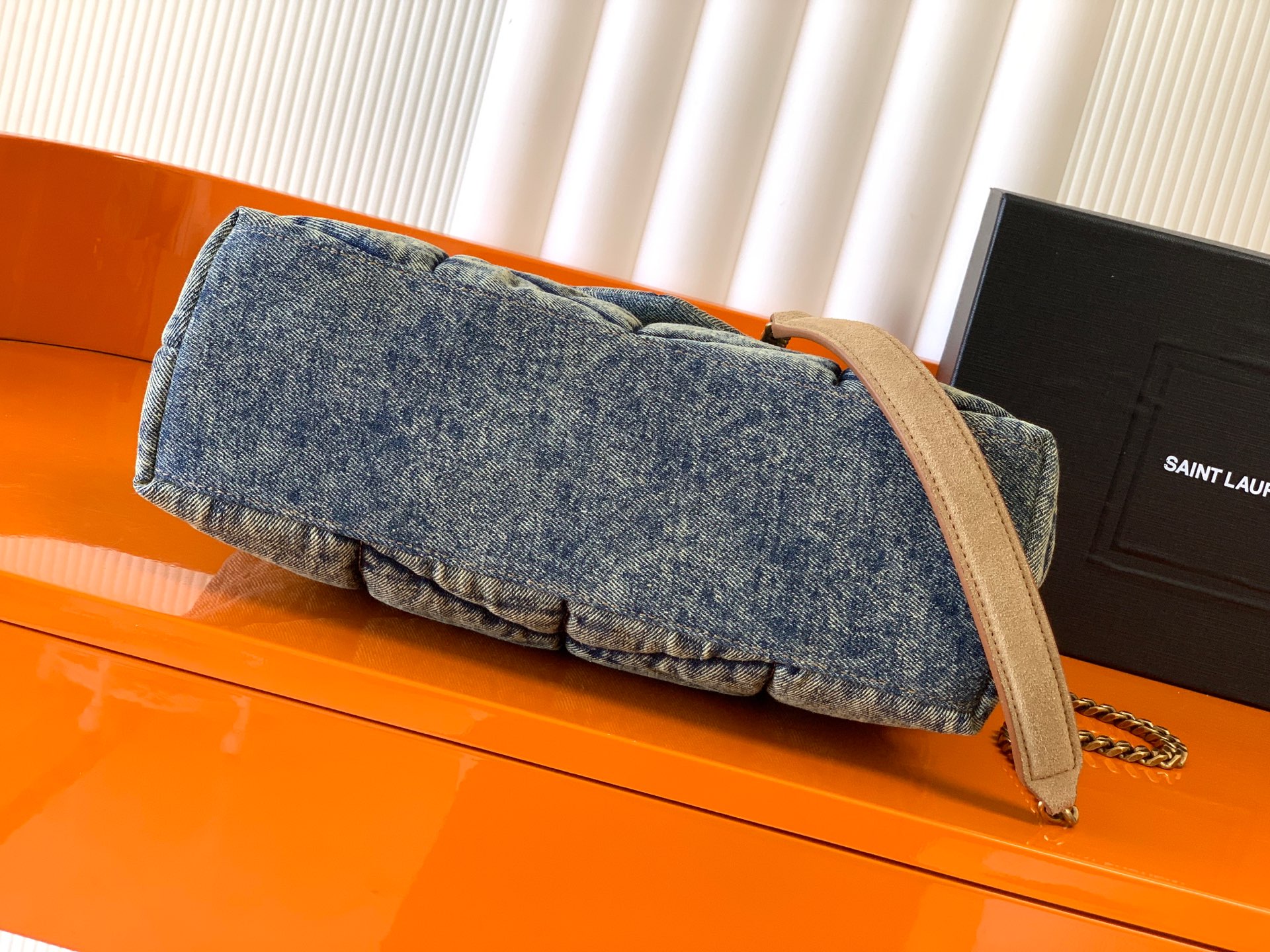 LOULOU PUFFER 中号小羊皮バッグ - 柔らかさと高級感の融合