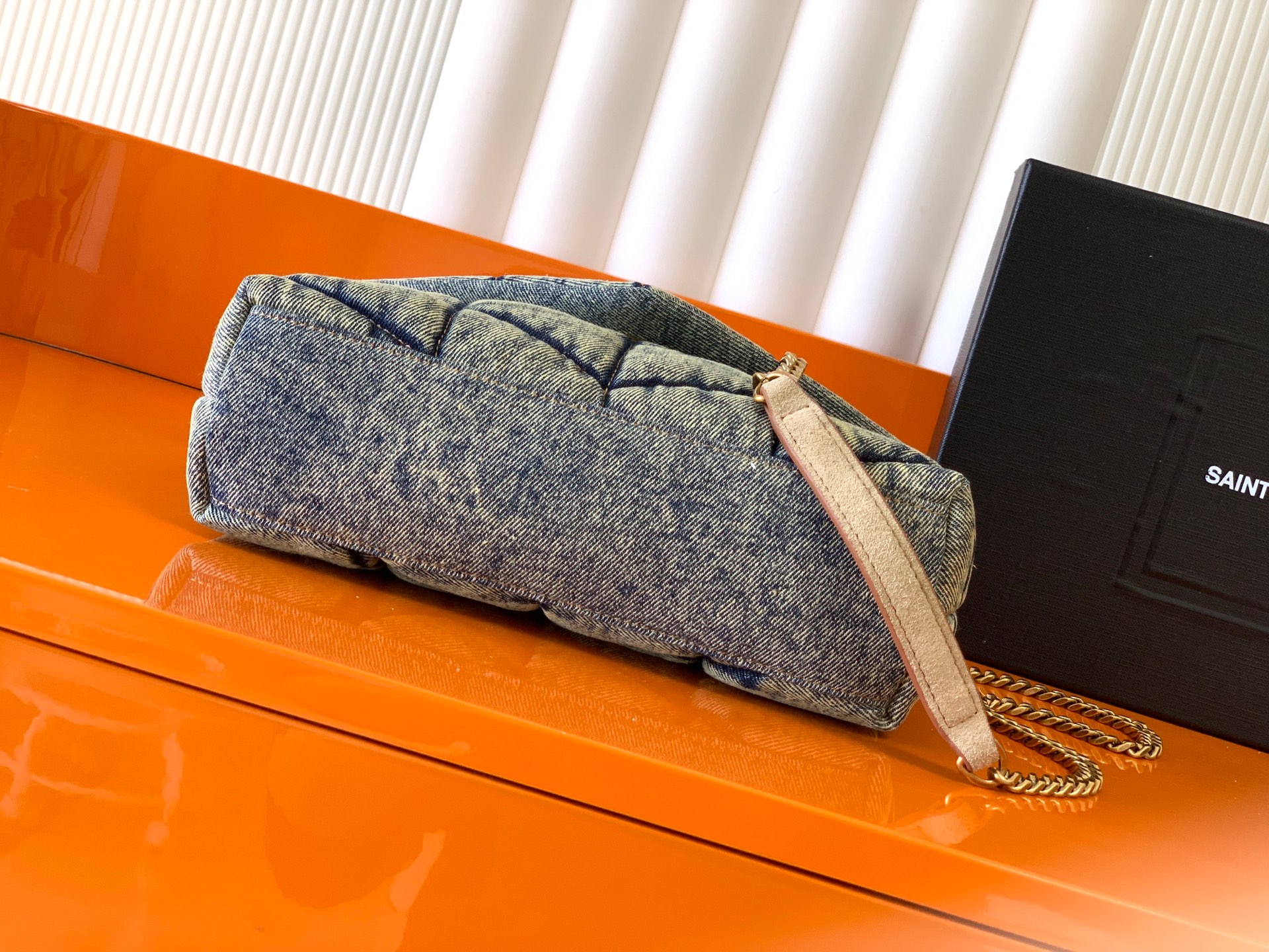 LOULOU PUFFER 牛仔布小号绗缝包 - 柔らかい手触りと機能性