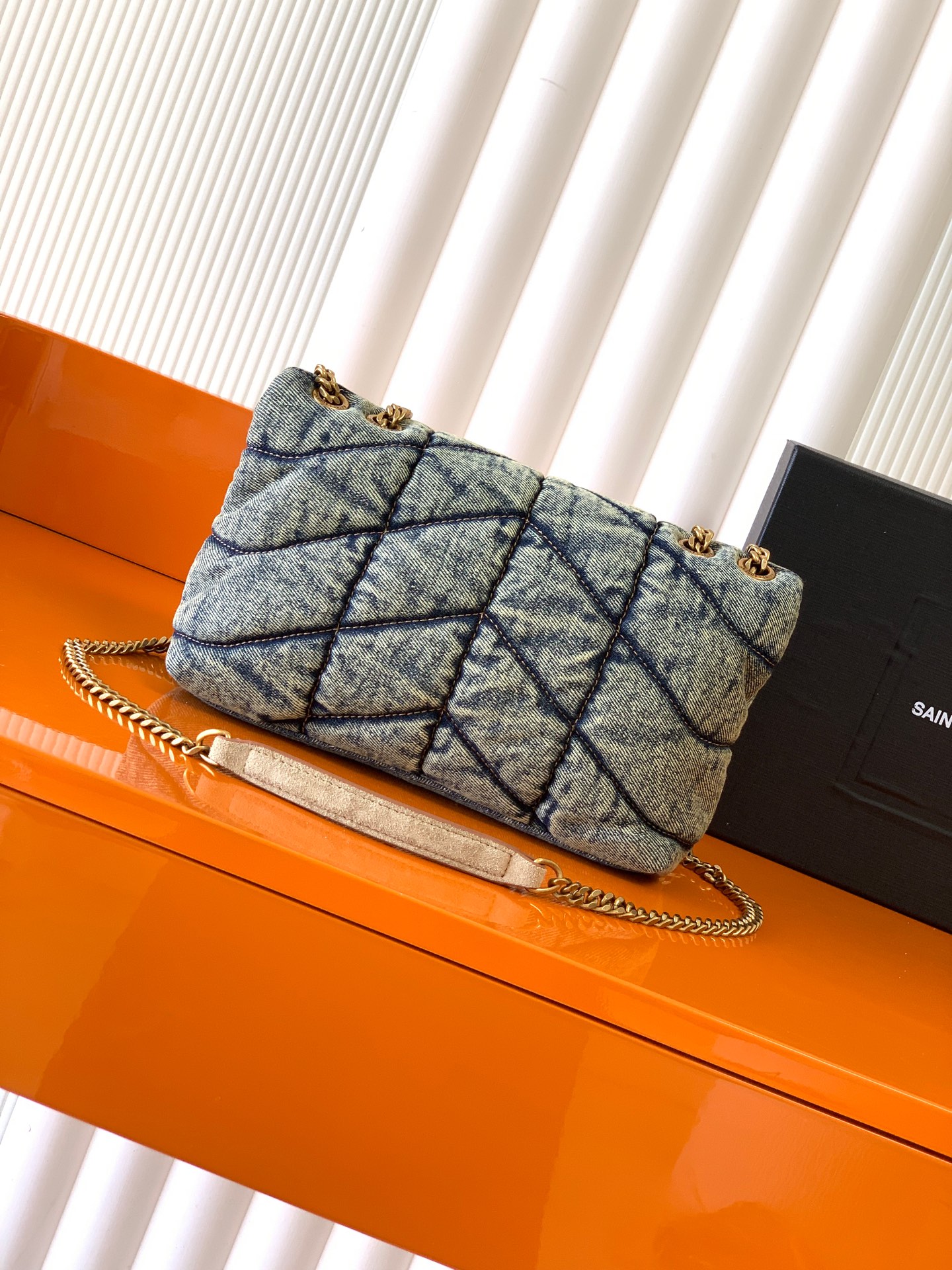 LOULOU PUFFER 牛仔布小号绗缝包 - 柔らかい手触りと機能性