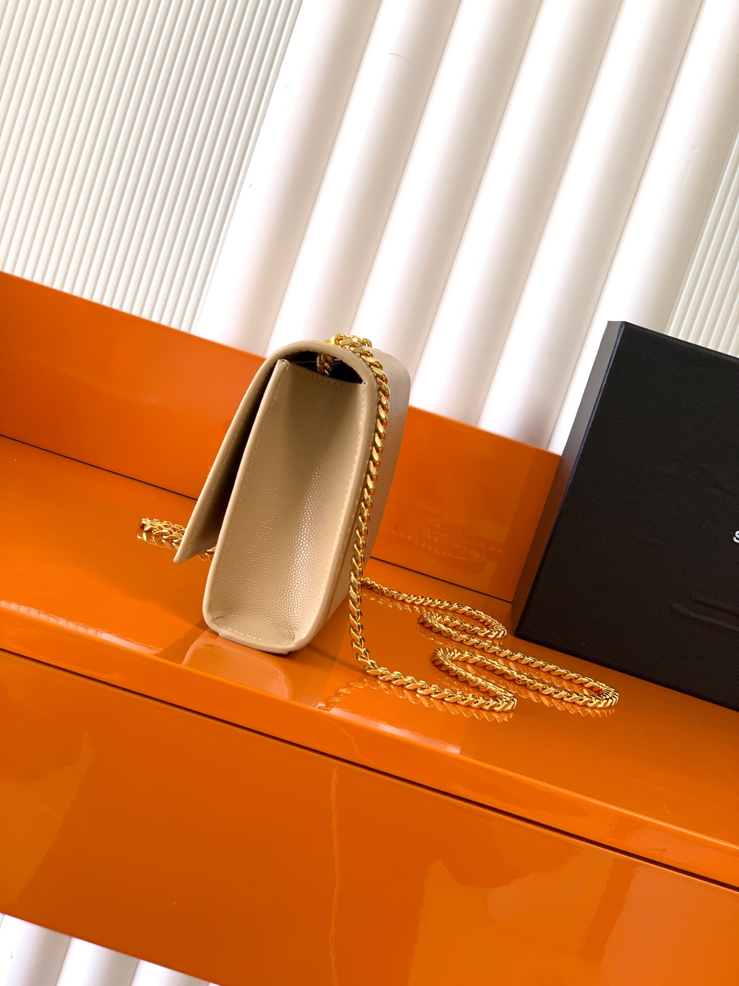 Saint Laurent KATE 最 最实用的尺寸 这个系列最核心的设计便是Y家 Logo