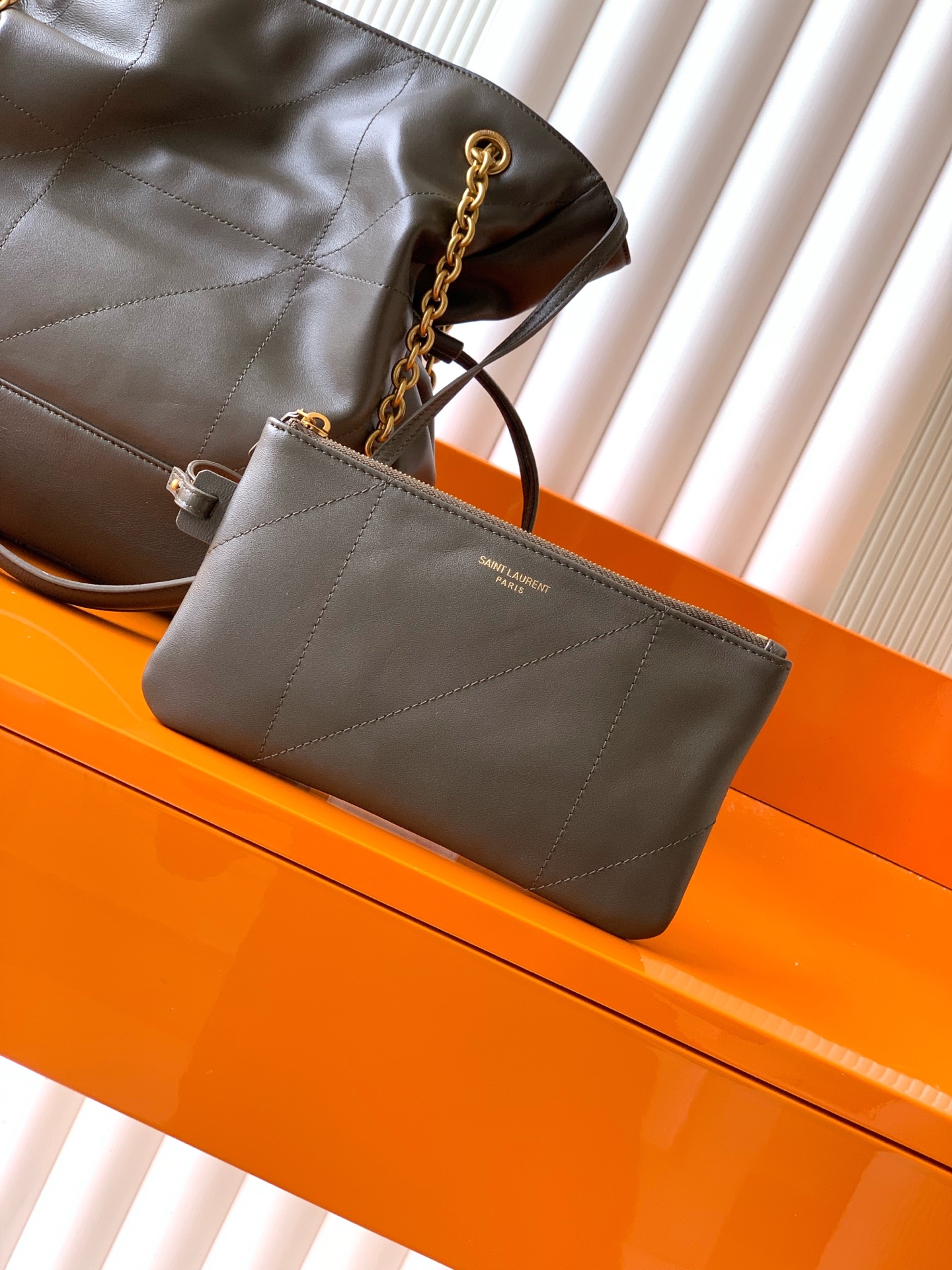 YSL Jamie 小号4.3 大型ポション羊皮腋下包 - 優雅で実用的なトート