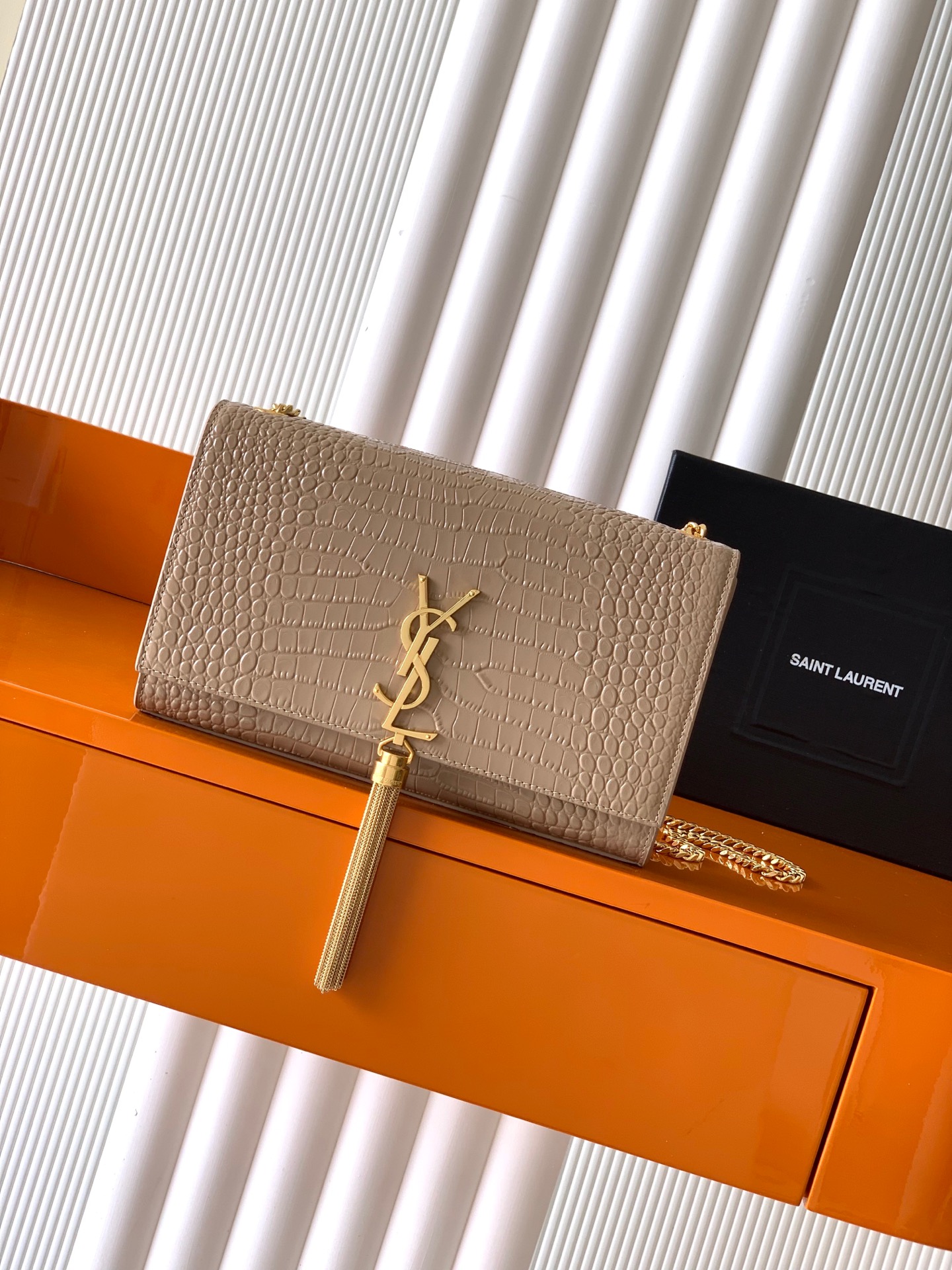 Lacoste Y家最 Kate鳄鱼纹链条斜挎包 每个女孩衣柜都 一个的百搭款式 高质量 鳄鱼压纹牛皮