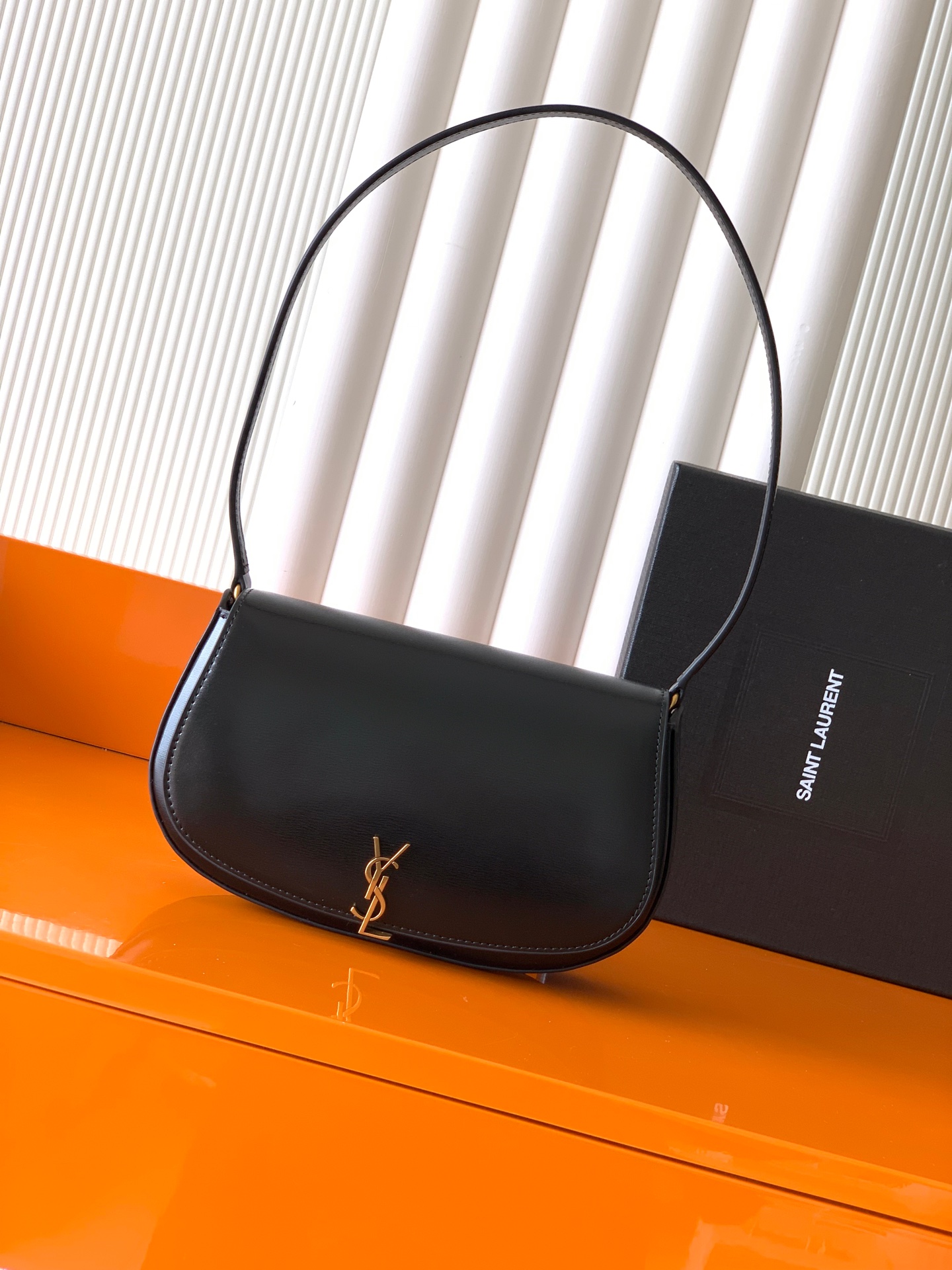 Saint Laurent 極簡主義最愛的款式 透露著高級的美感