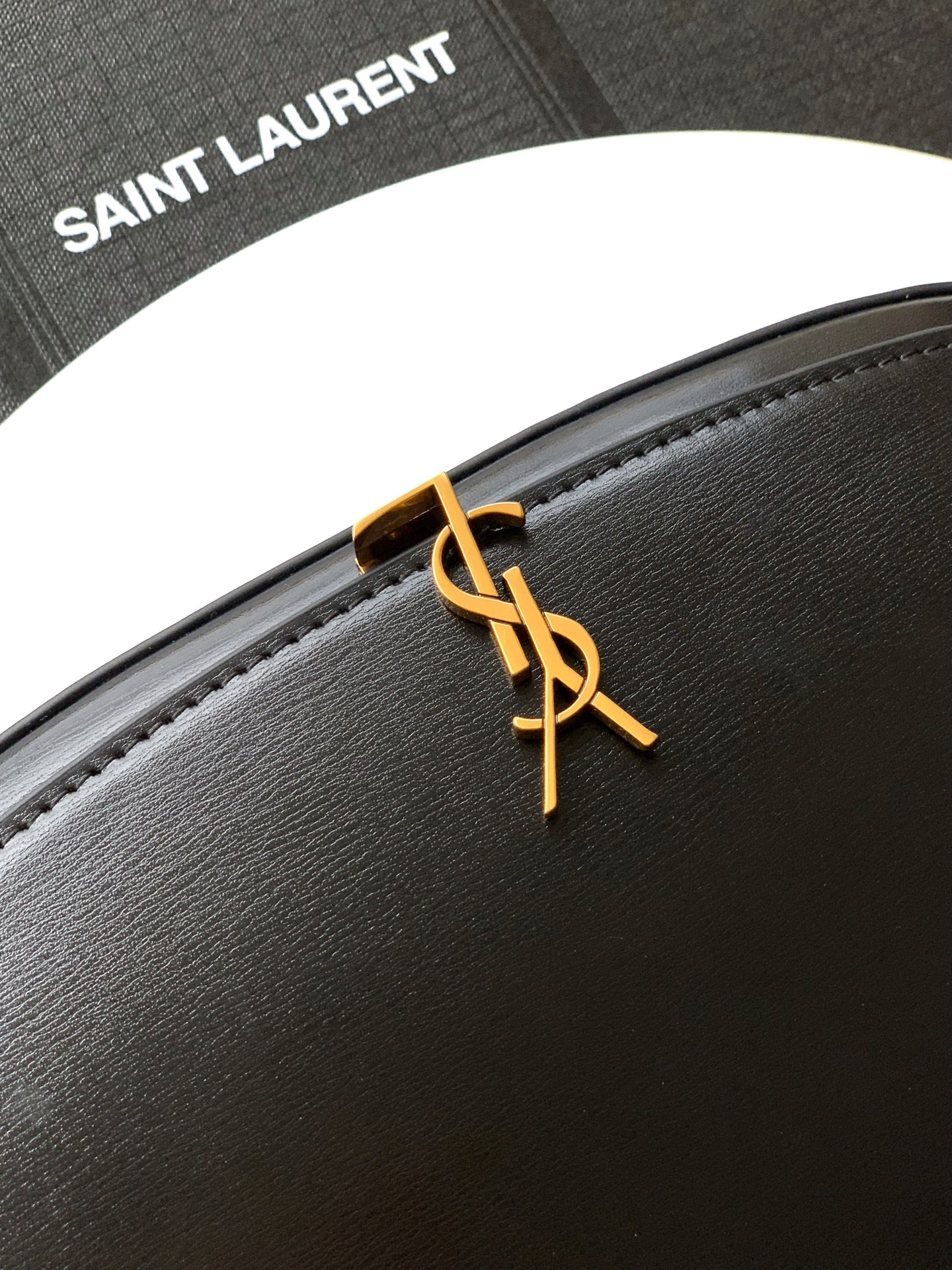 Saint Laurent 極簡主義最愛的款式 透露著高級的美感