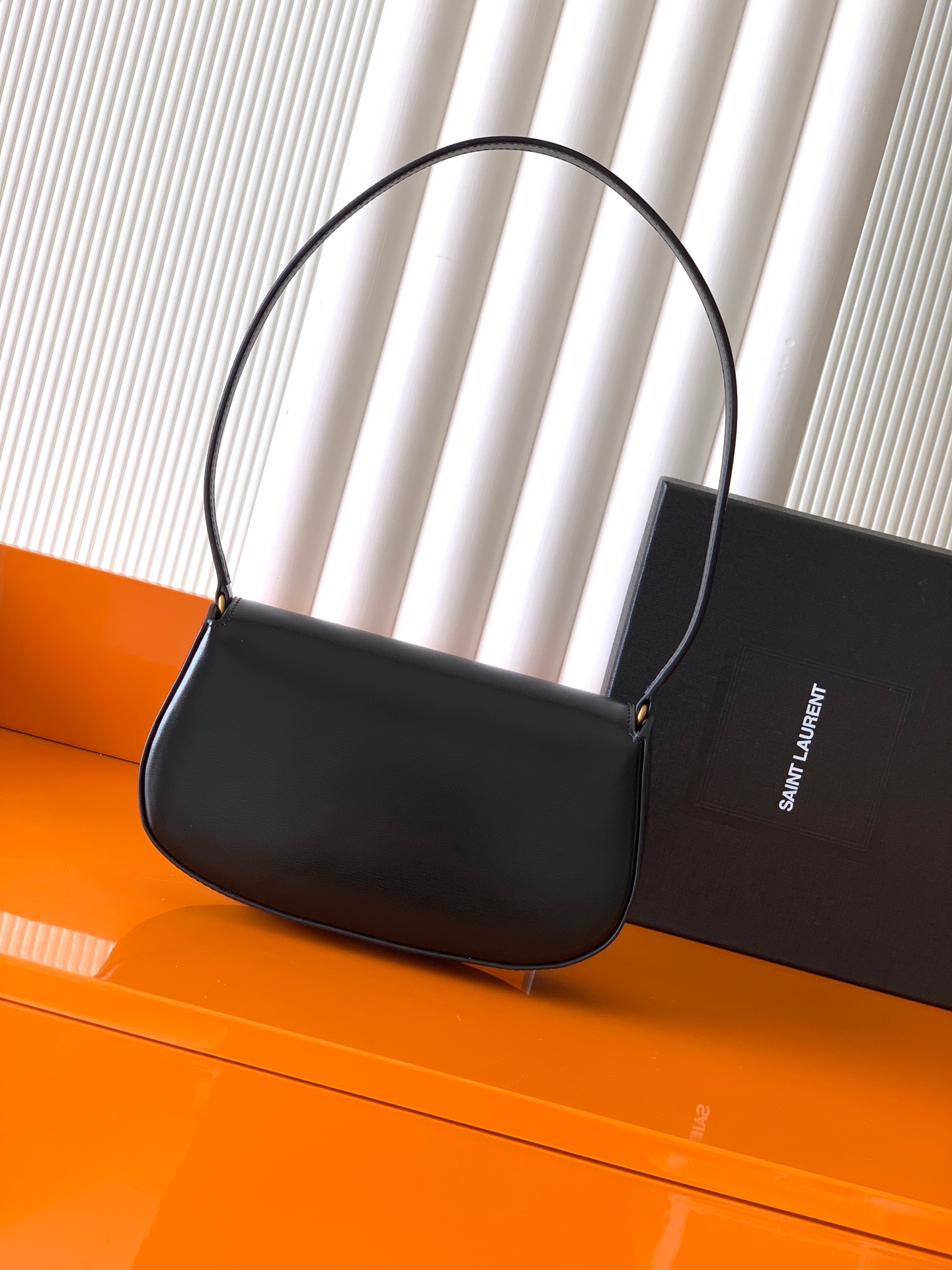 Saint Laurent 極簡主義最愛的款式 透露著高級的美感