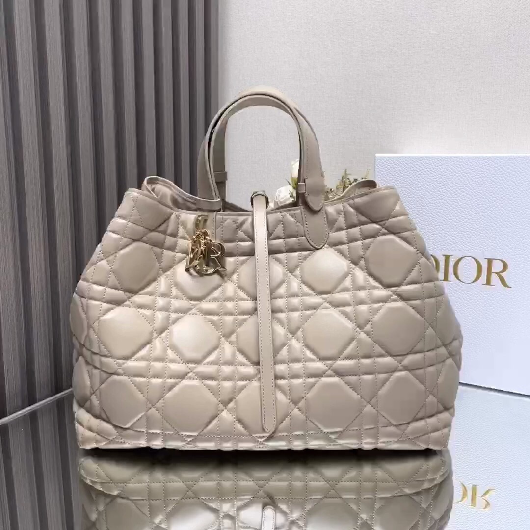 Video pequeño de color beige claro, talla grande