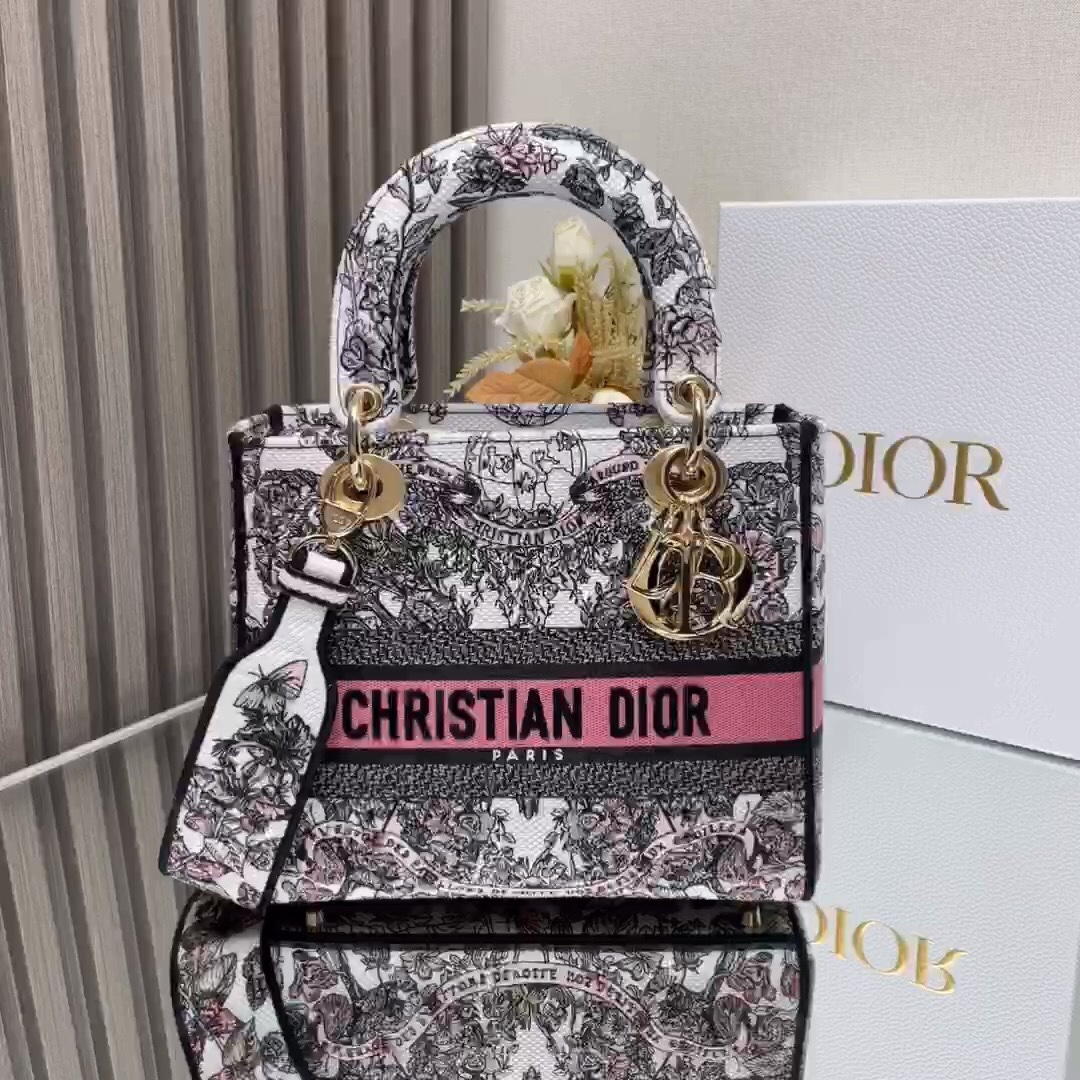 Flor rosa de Lady Dior