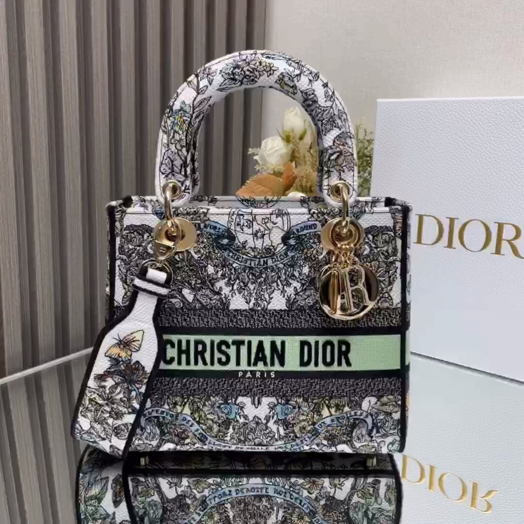 Flor verde de Lady Dior
