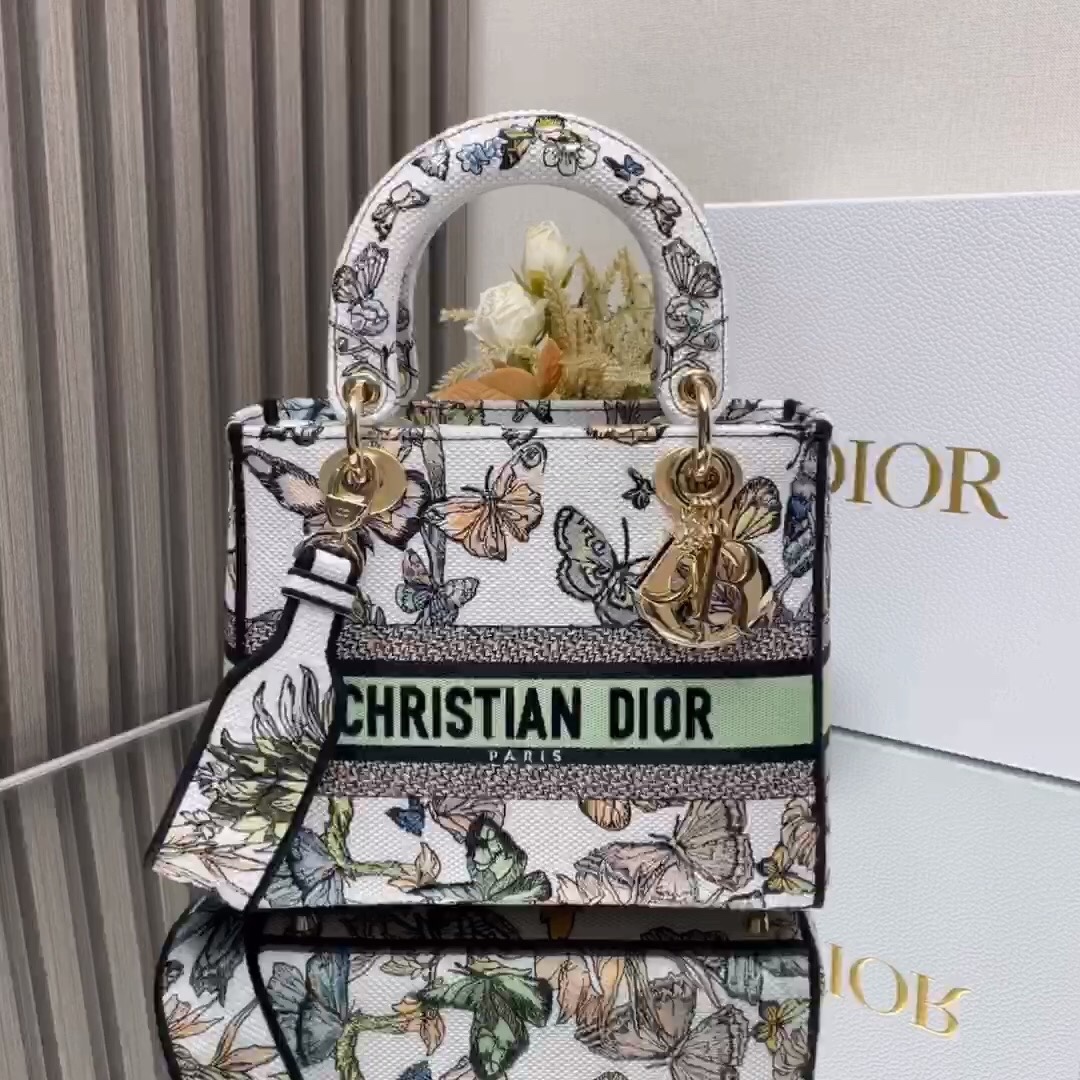 Mariposa verde Dior