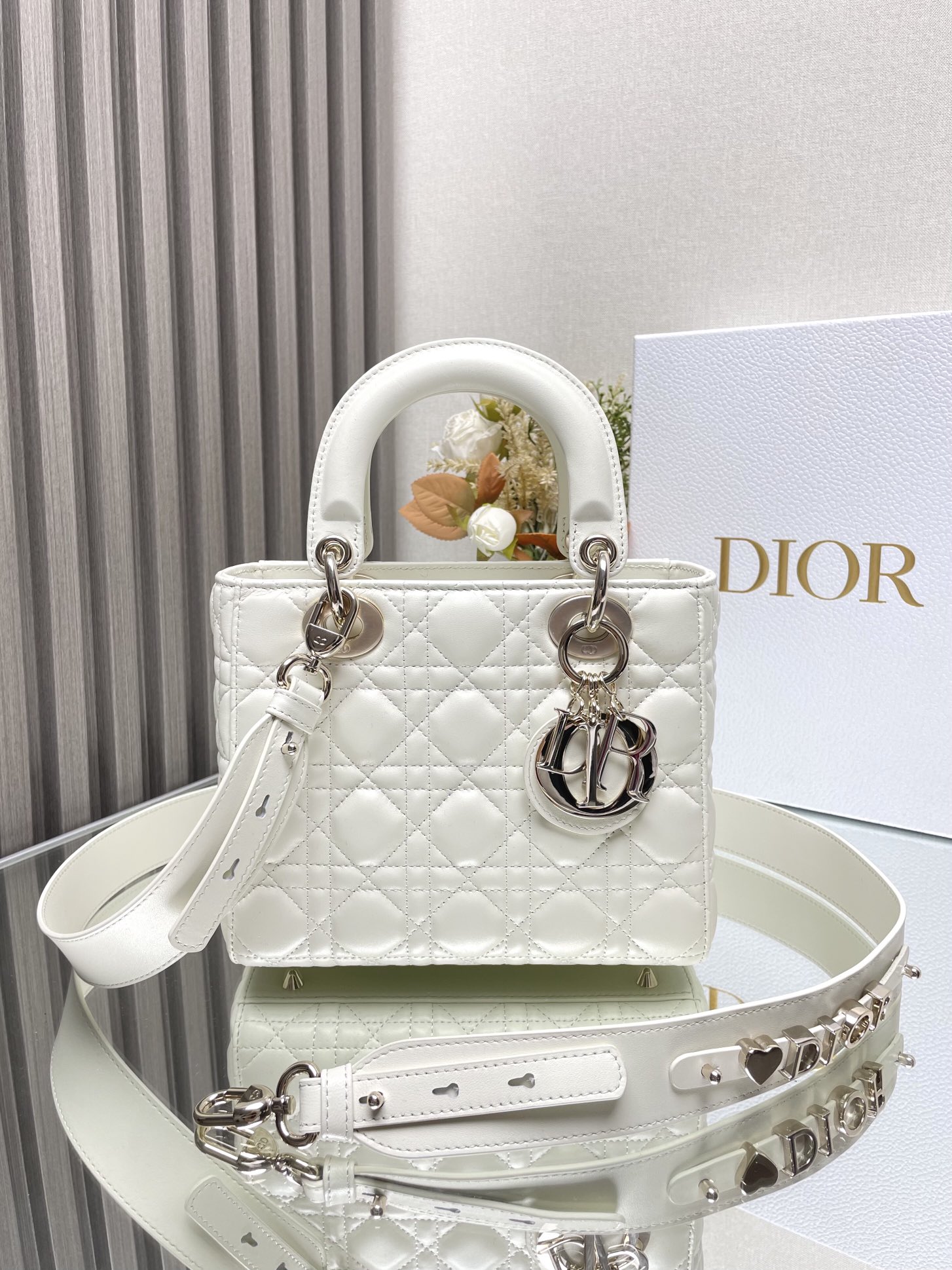 Dior Taschen Handtaschen Weiß Lammfell Schaffell Lady Ketten