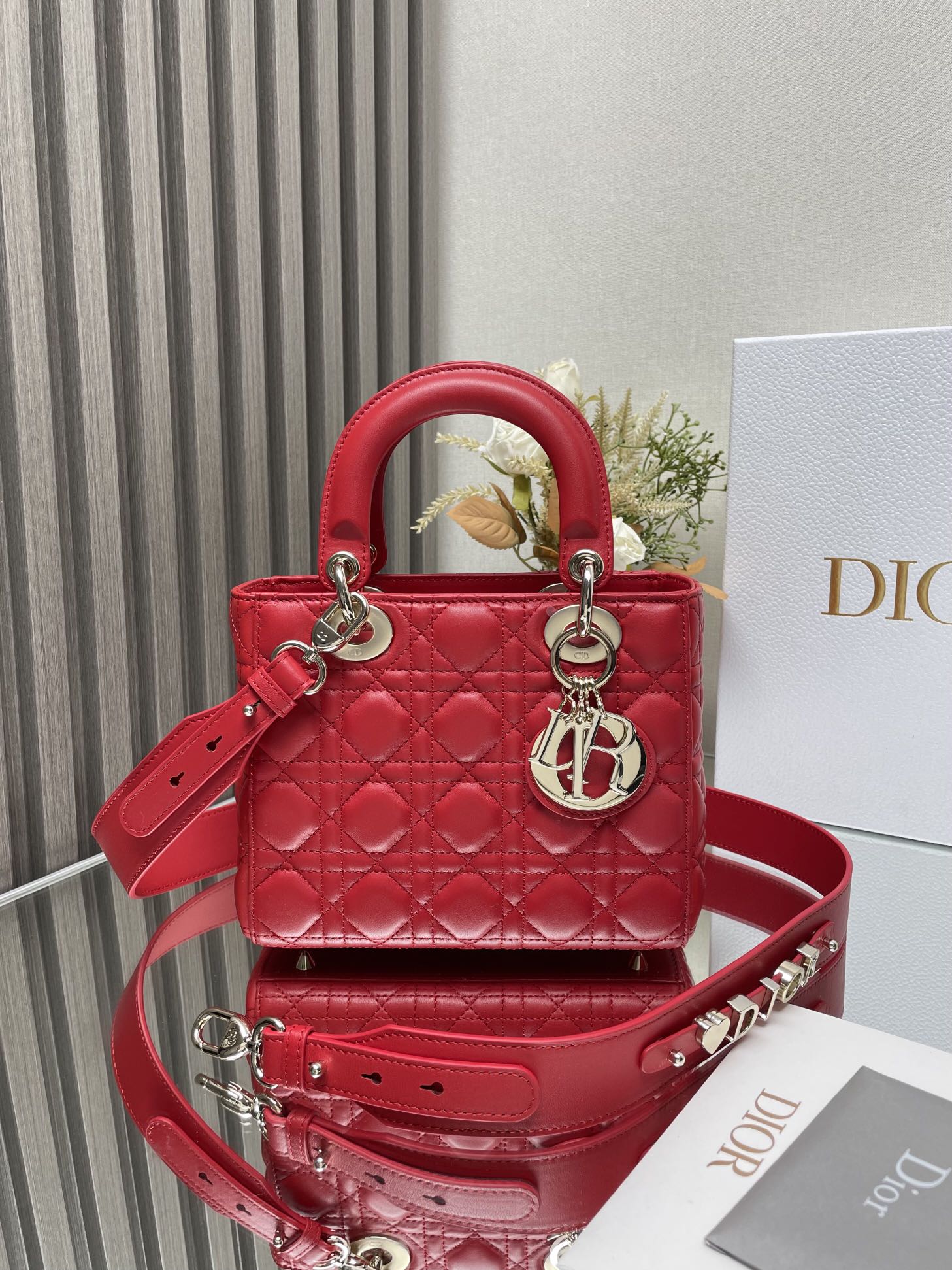 Am besten wie
 Dior Taschen Handtaschen Replika AAA+ Designer
 Rot Lammfell Schaffell Lady Ketten