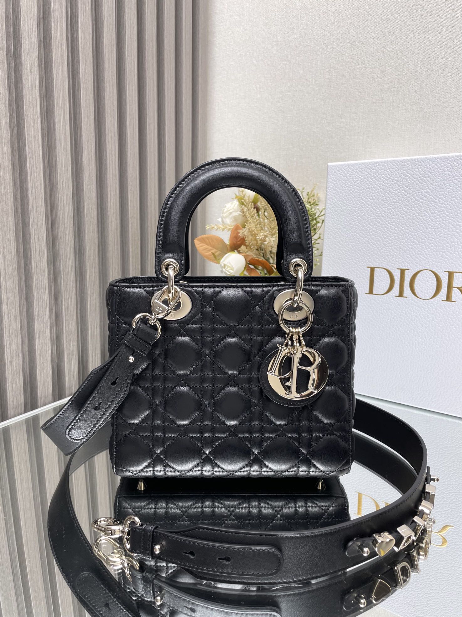 Dior Taschen Handtaschen Schwarz Lammfell Schaffell Lady Ketten