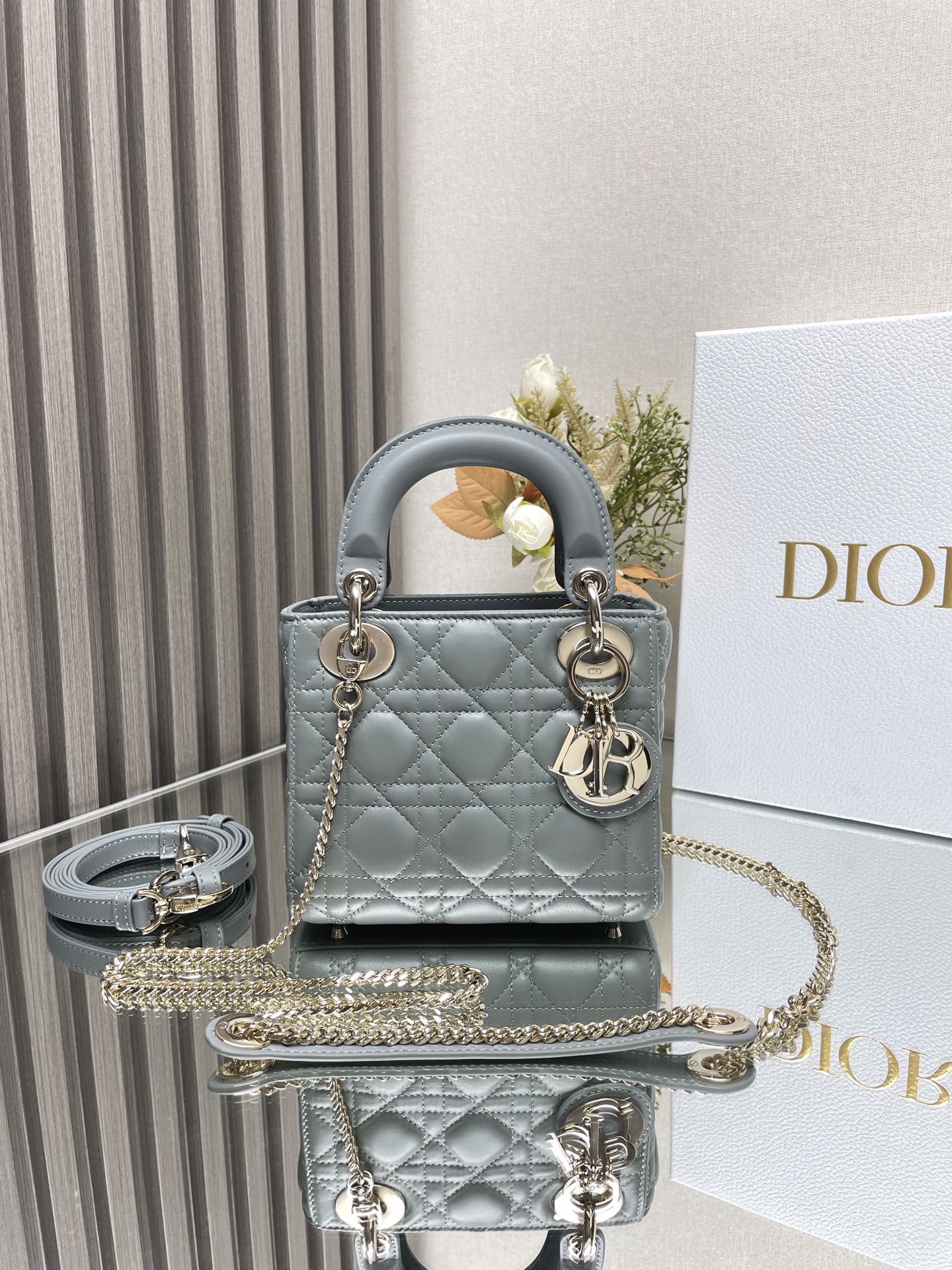 Dior Lady Taschen Handtaschen Umhängetaschen  & Schultertaschen Grau Schaffell