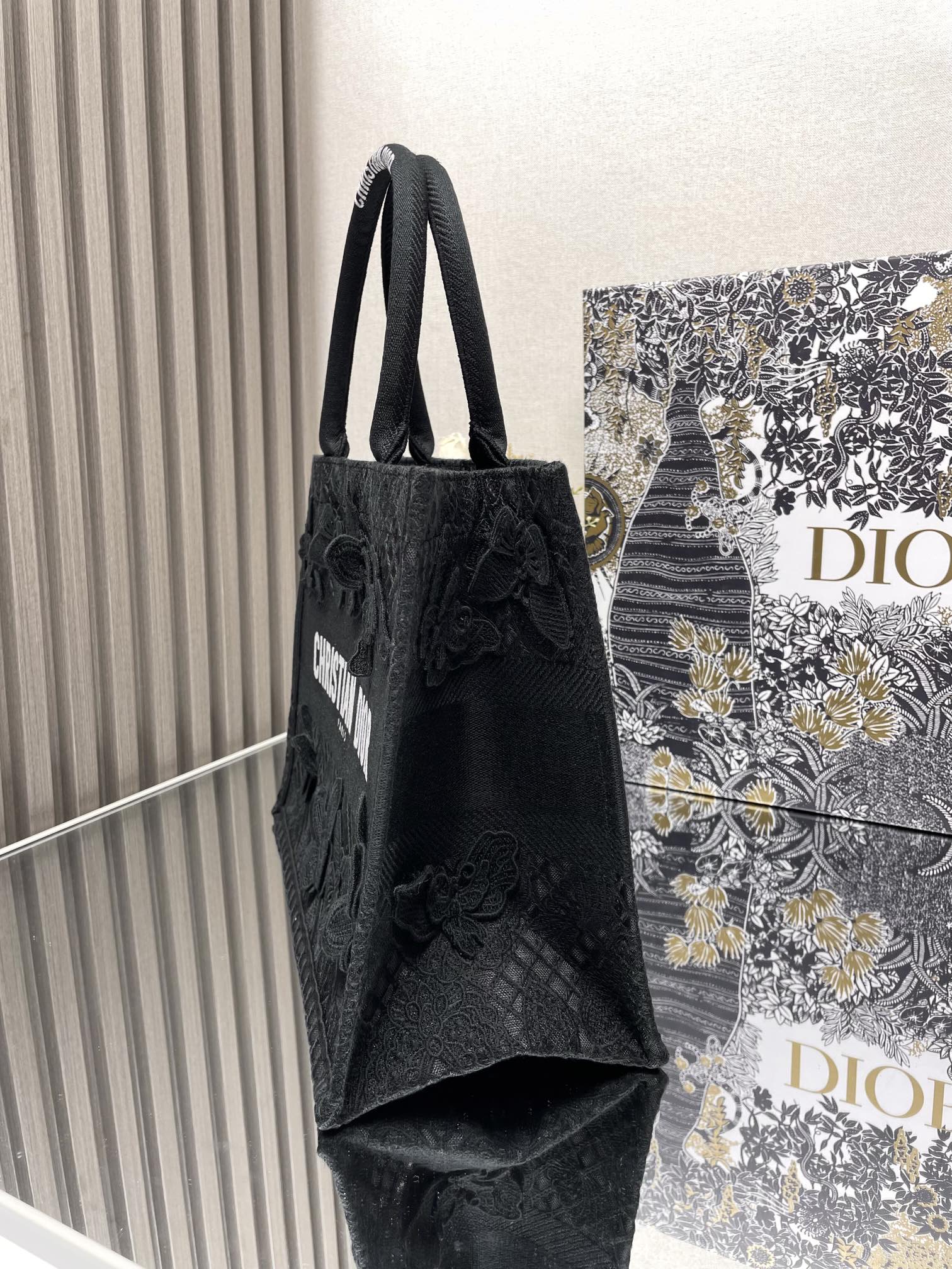 Dior 专柜款经典手袋 4