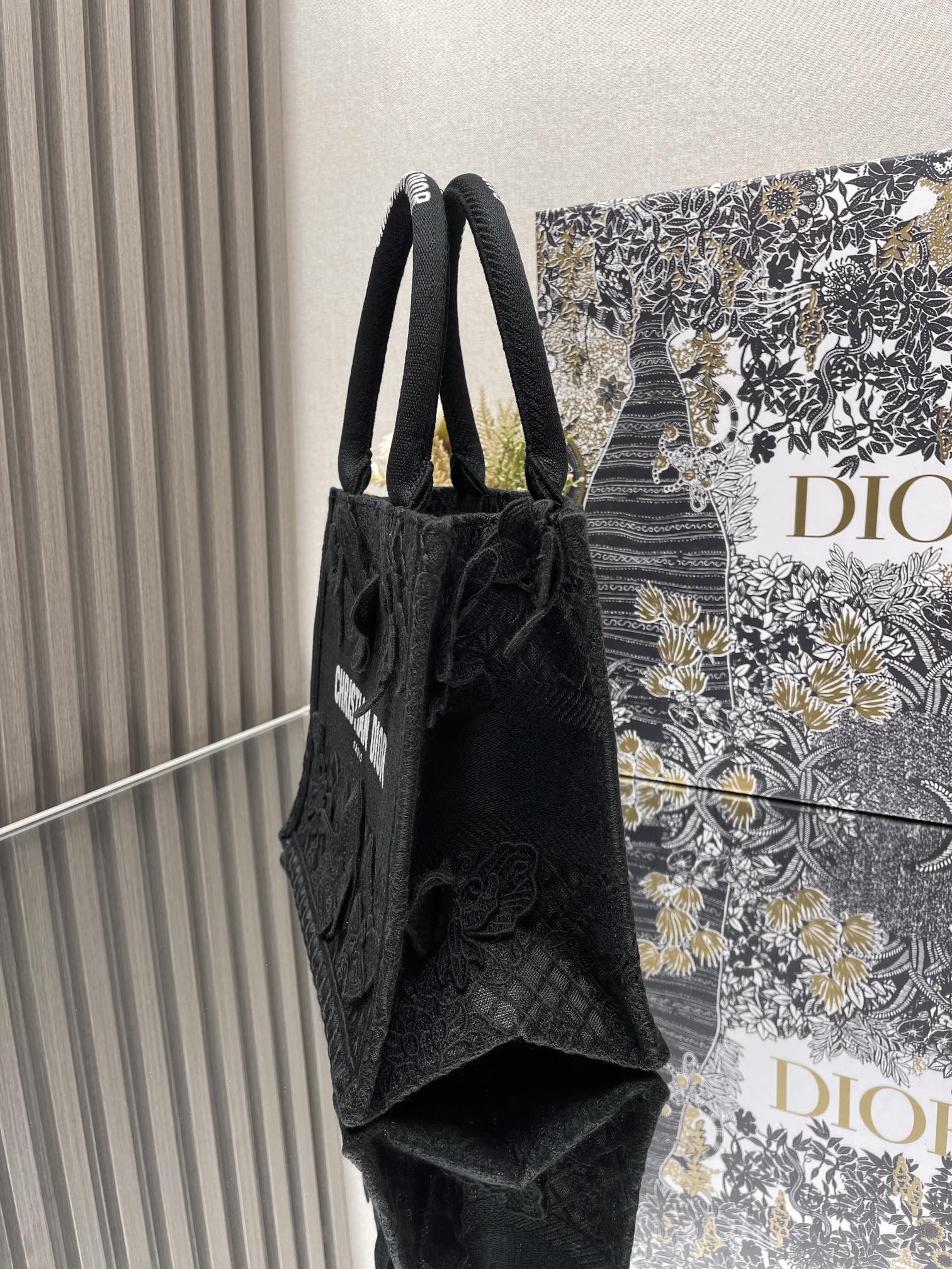 Dior 专柜款经典手袋 4