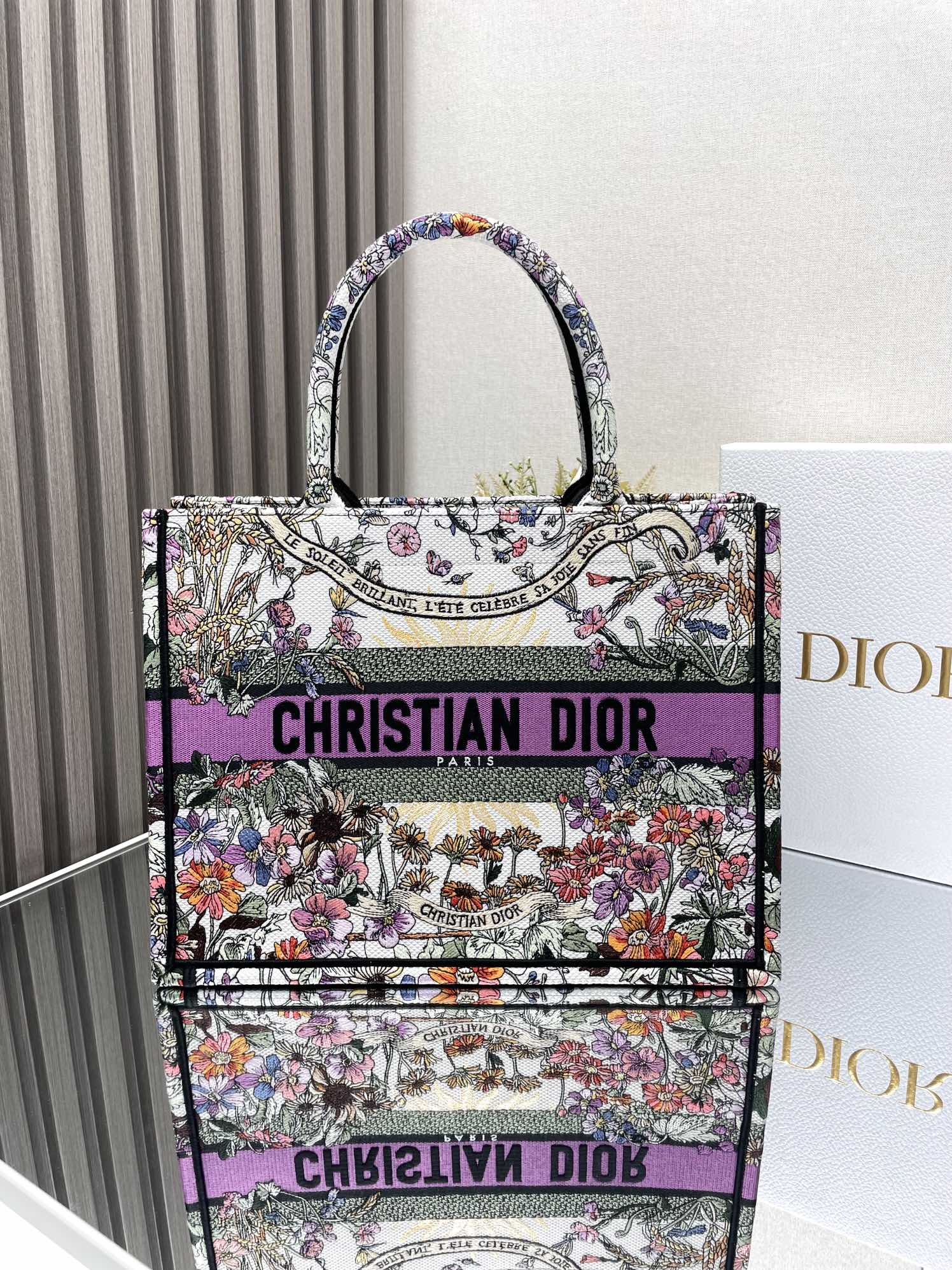 Dior Book Tote Sacs À Main Sacs Cabas Broderie de fleurs Série d’été Vintage