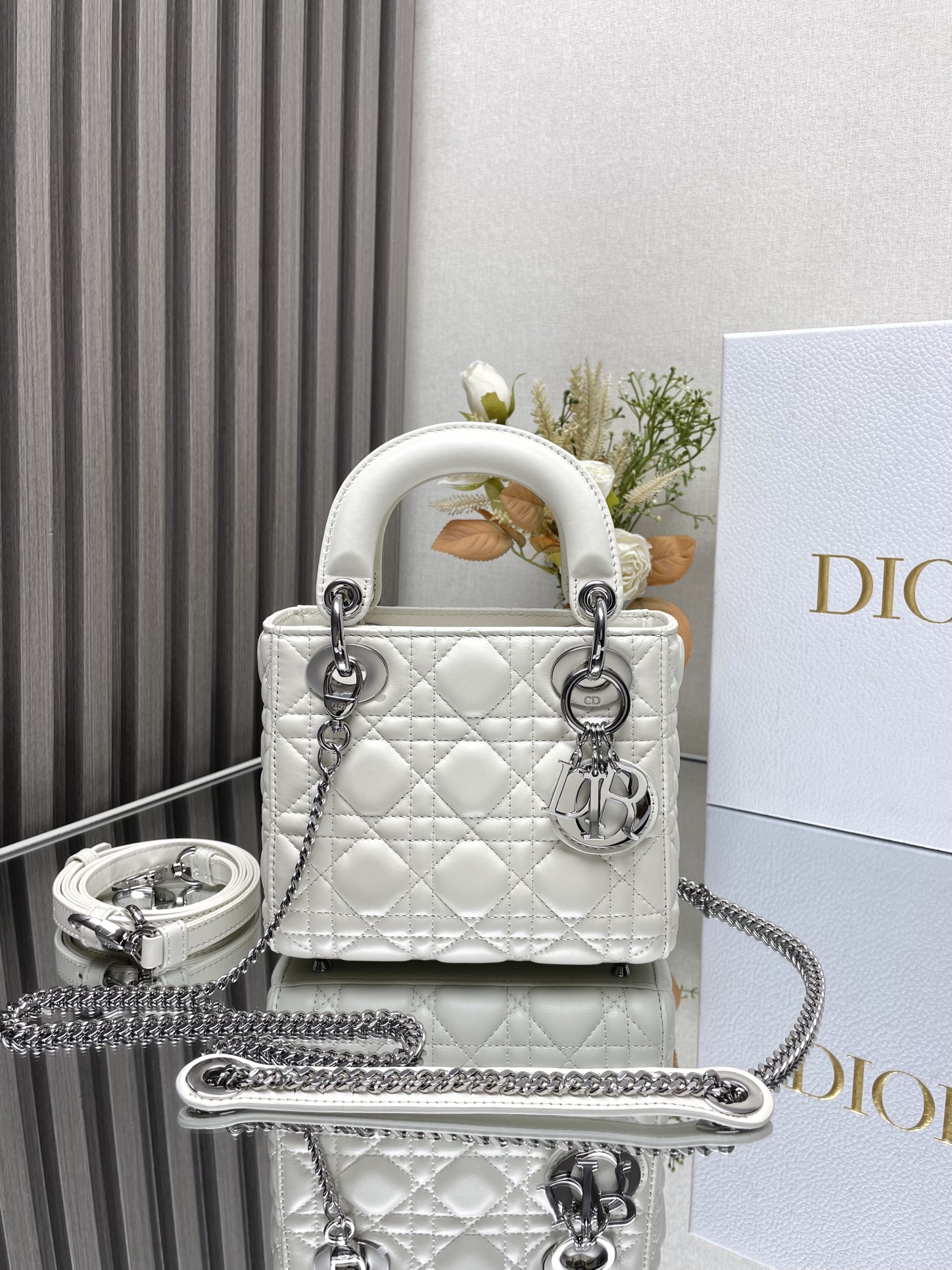 דיור Dior Lady תיקים תיקי יד תיקי כתף וצד לבן Lambskin עור כבשים