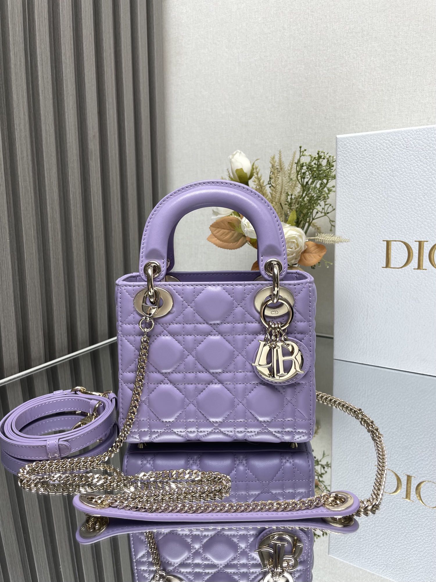 NO:387645,000580 Classic Lady three-grid purple lambskin Model This LadyD O'O'O'O'O'O'O'O'O'O'O'O'O'O'O'O'O'O'O'O'O'O'O'O'O'O'O'O'O'O'O'O'O'O'O'O'O'O'O'O'O'O'O'O'O'O'O'O'O'O'O'O'O'O'O'O'O'O'O'O'O'O'O'O'O'O'O'O'O'O'O'O'O'O'O'O'O'O'O'O'O'O'O'O'O'O'O'O'O'O'O'O'O'O'O'O'O'O'O'O'O'O'O'O'O'O'O'O'O'O'O'O'O'O'O'O'O'O'O'O'S 5 Evaluation Size: 17*15*7cm, Dior, sheepskin19860909000580经典戴妃Lady三格紫色小羊皮 型号 这款LadyD奥戴妃包结合优雅气质与现代风范 整体包身采用精致羊皮 装饰字母珐琅彩金 搭配可拆卸肩带 优雅实用容量满足日常收纳 而且上手很轻盈哦 时尚潮人必备 完美细节媲美砖柜超级棒5评价 Size:17*15*7cm,迪奥,dior,sheepskin,Bag