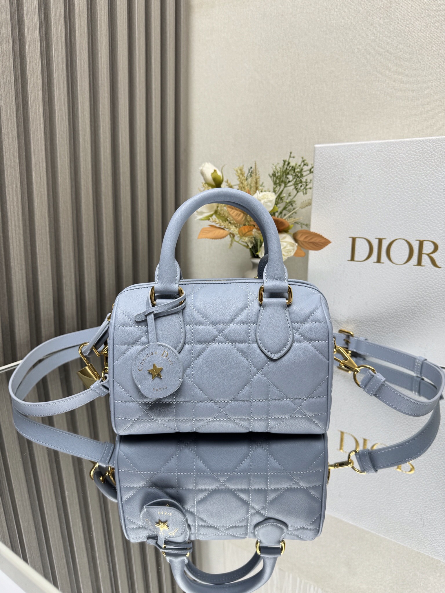 Dior Bolsos de mano Azul Oro Colección de invierno Oblique