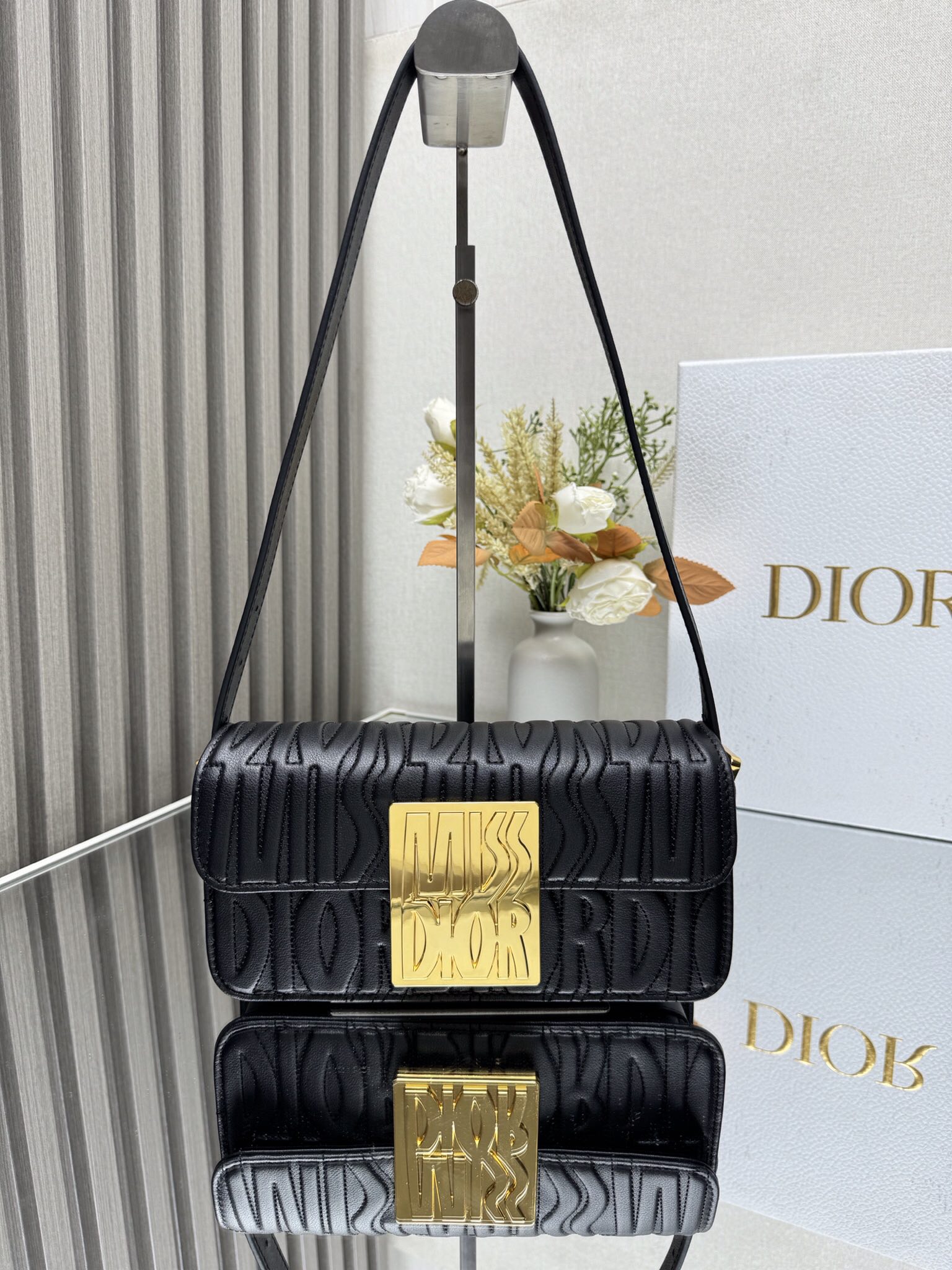 Dior Bolsos de mano Negro Oro retro Cuero de vaca Colección otoño – invierno Vintage