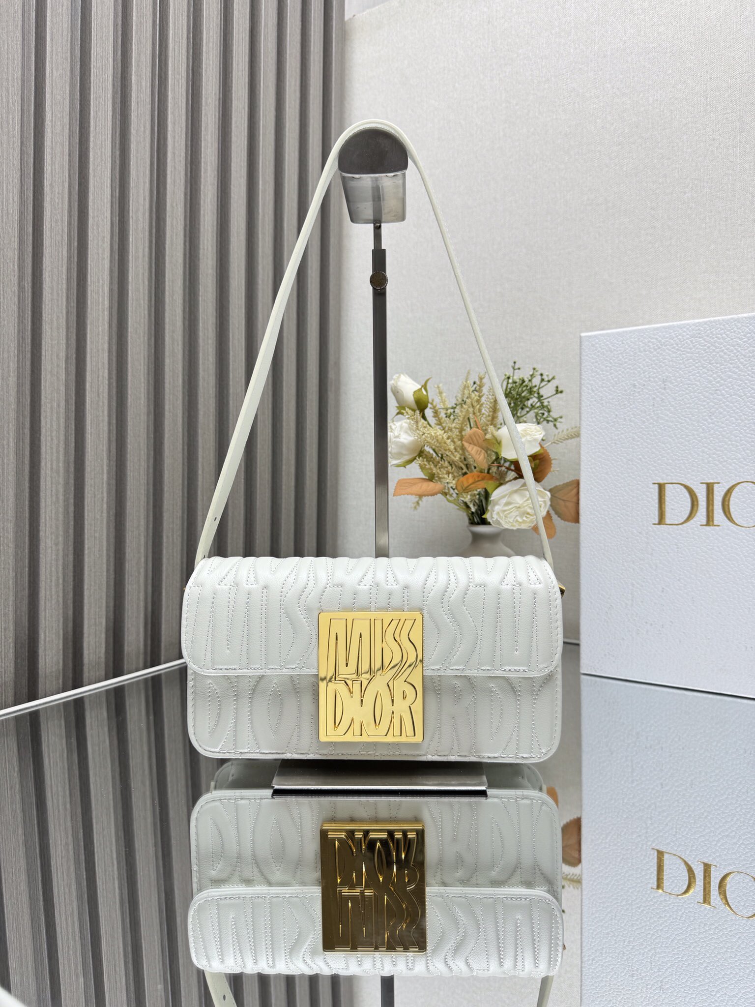 Dior Bolsos de mano Oro Blanco retro Cuero de vaca Colección otoño – invierno Vintage