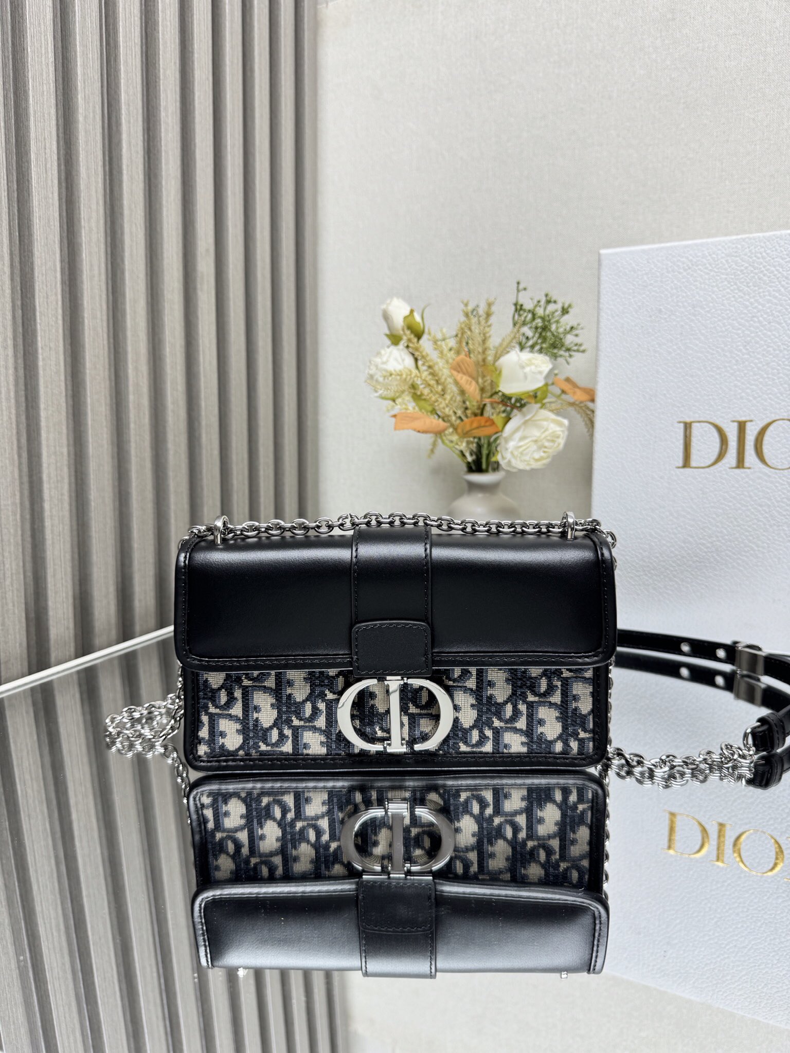 NO:209146,000530 30 Montaigne East-West Chain Bag 