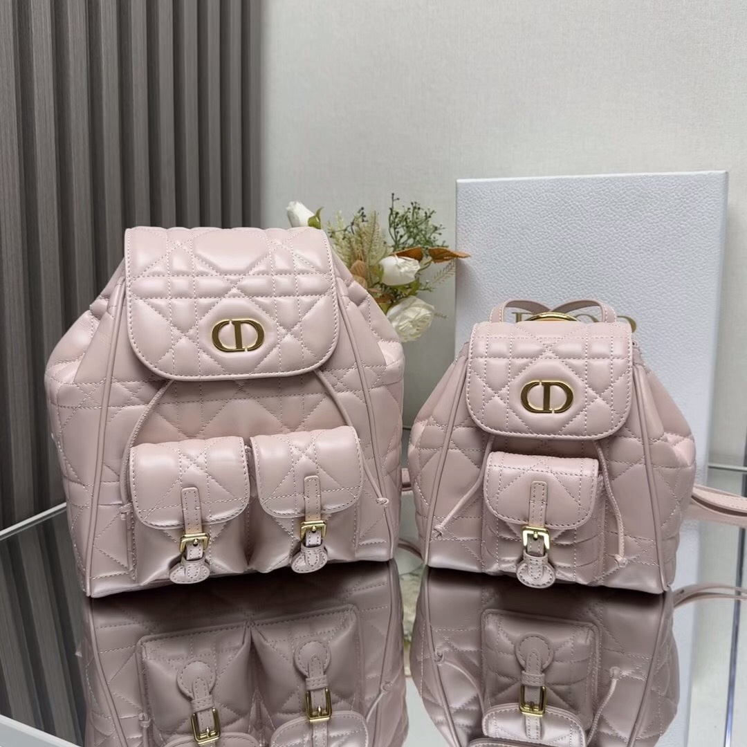Video de la nueva mochila rosa en tallas grande y pequeña