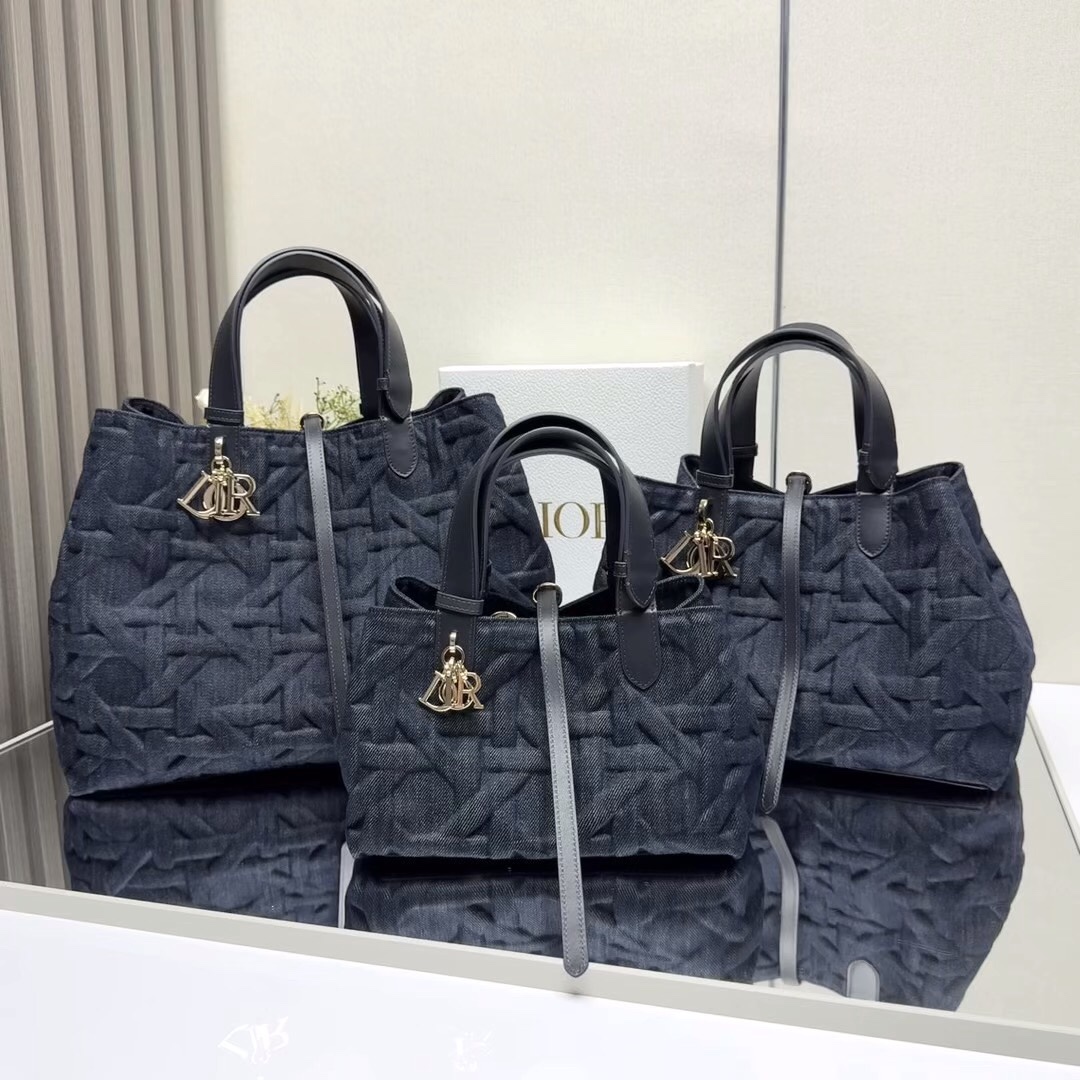 Videos de tallas grande, mediana y pequeña en denim con patrón de rombos en relieve