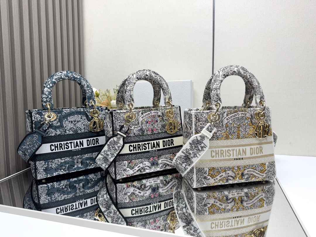 Nuevas estrellas de tres colores de Lady Dior