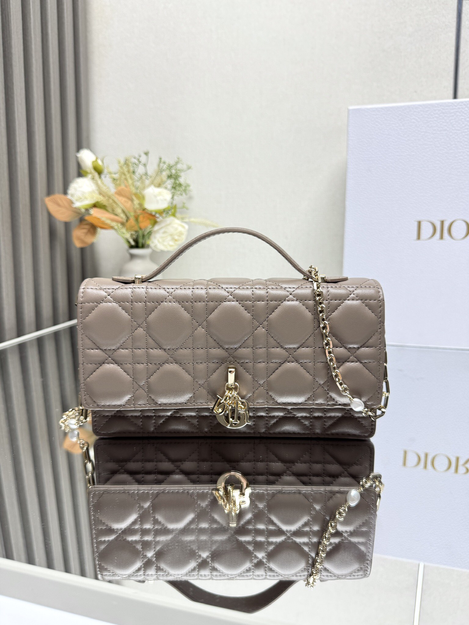 NO:340216,Genuine leather lady Dior pearl clutch 