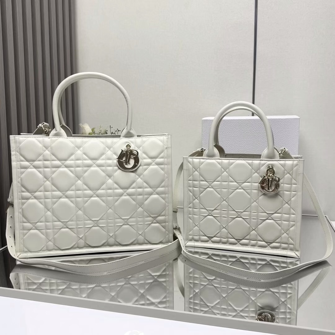 Bolso shopping beige vídeo pequeño y mediano.